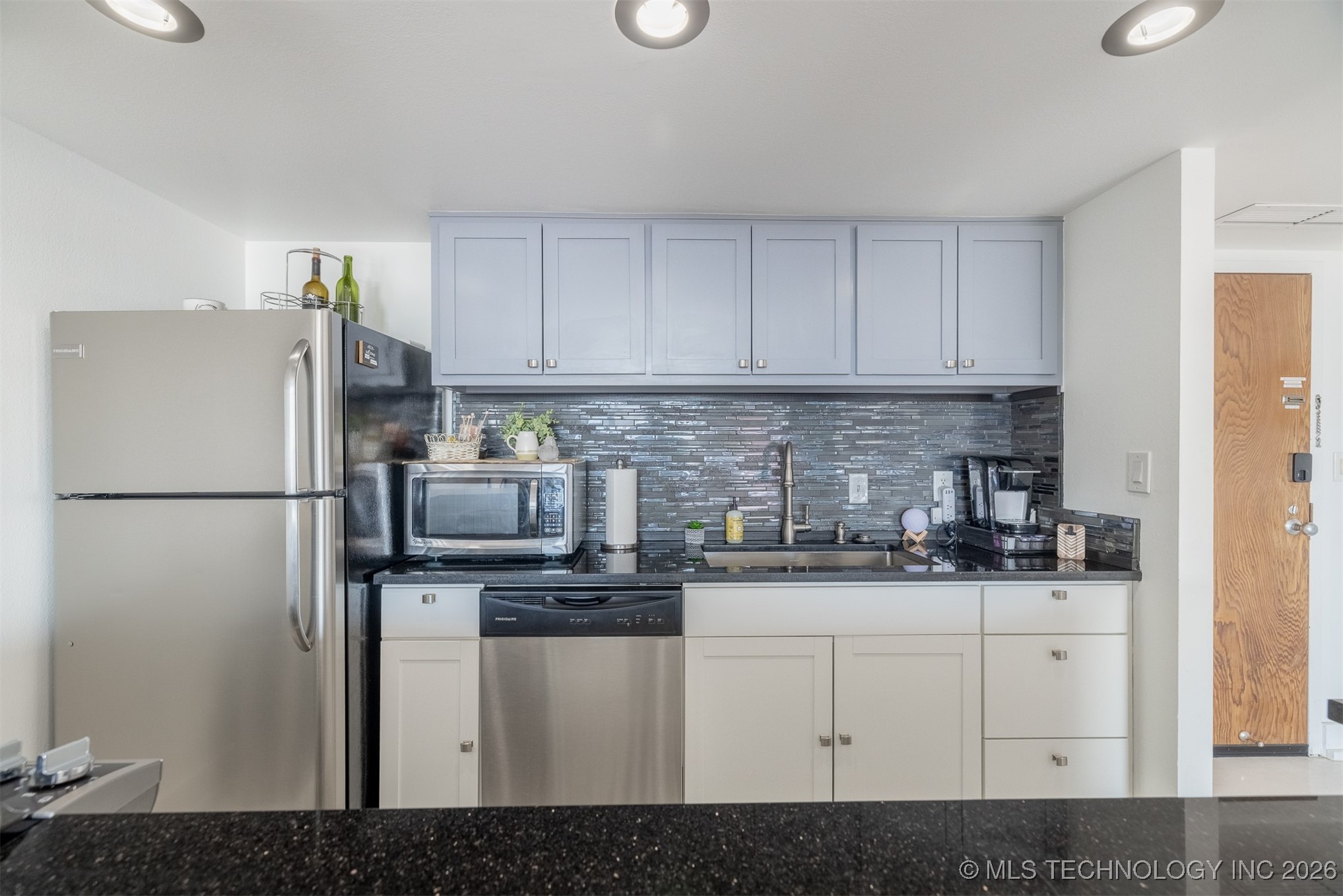 450 W 7th Street 1905 Property Photo 11