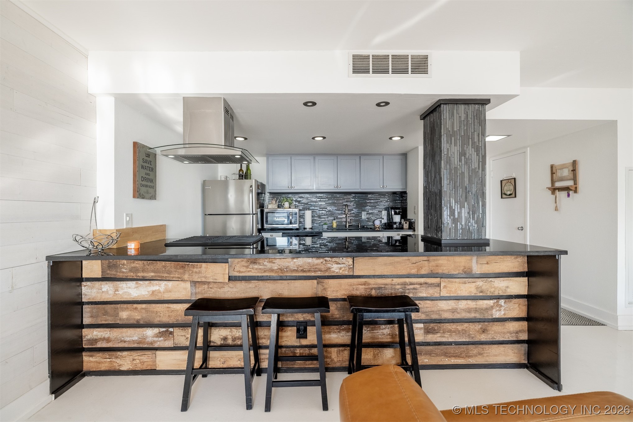 450 W 7th Street 1905 Property Photo 12