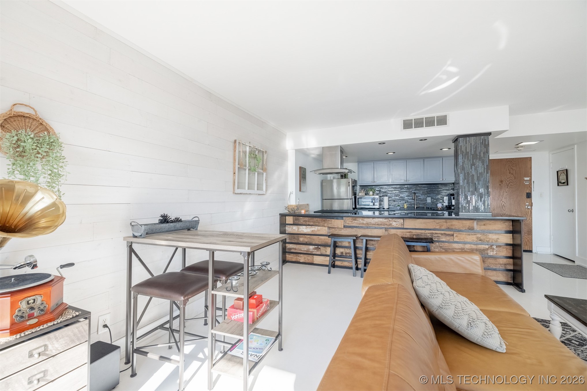 450 W 7th Street 1905 Property Photo 16