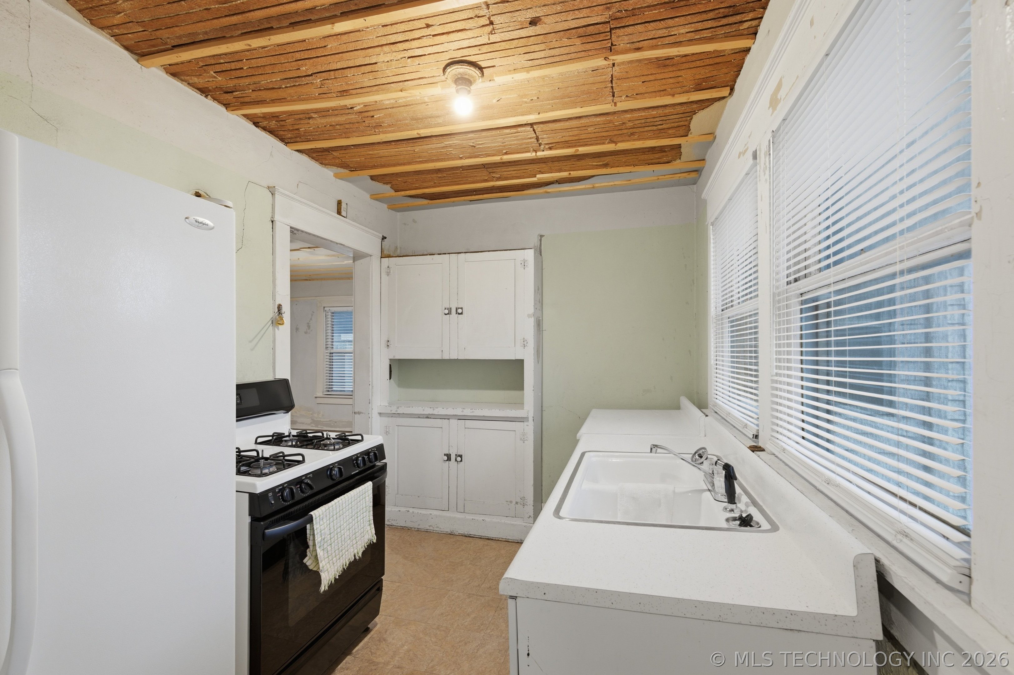 1408 E 6th Street Property Photo 9