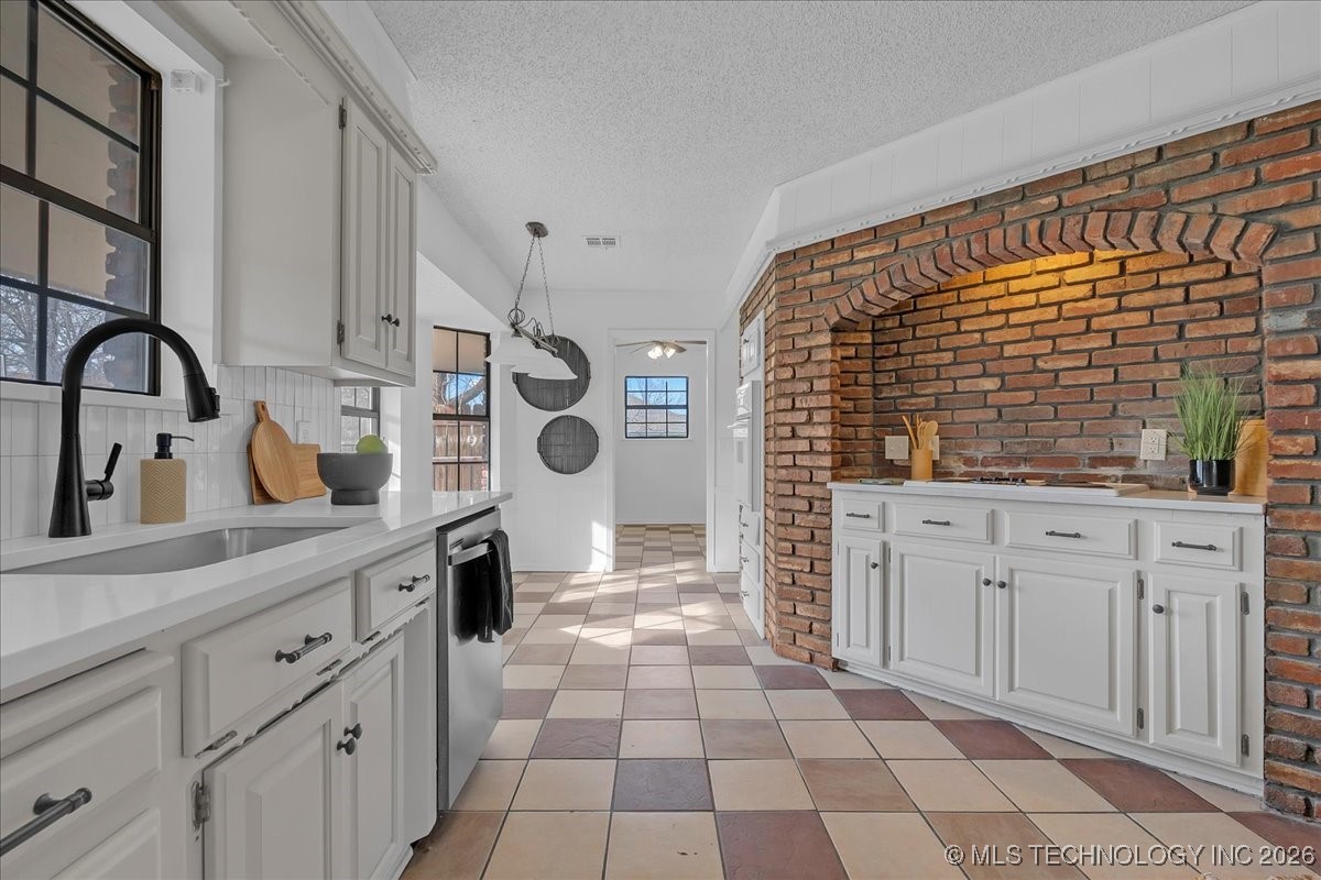 1905 W Indianola Street Property Photo 11