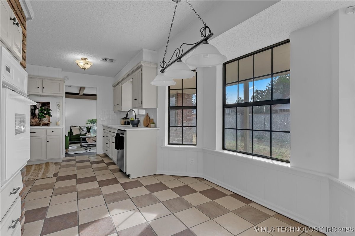 1905 W Indianola Street Property Photo 13