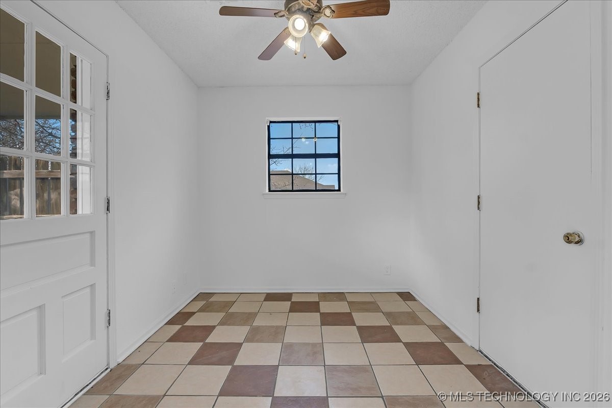 1905 W Indianola Street Property Photo 15