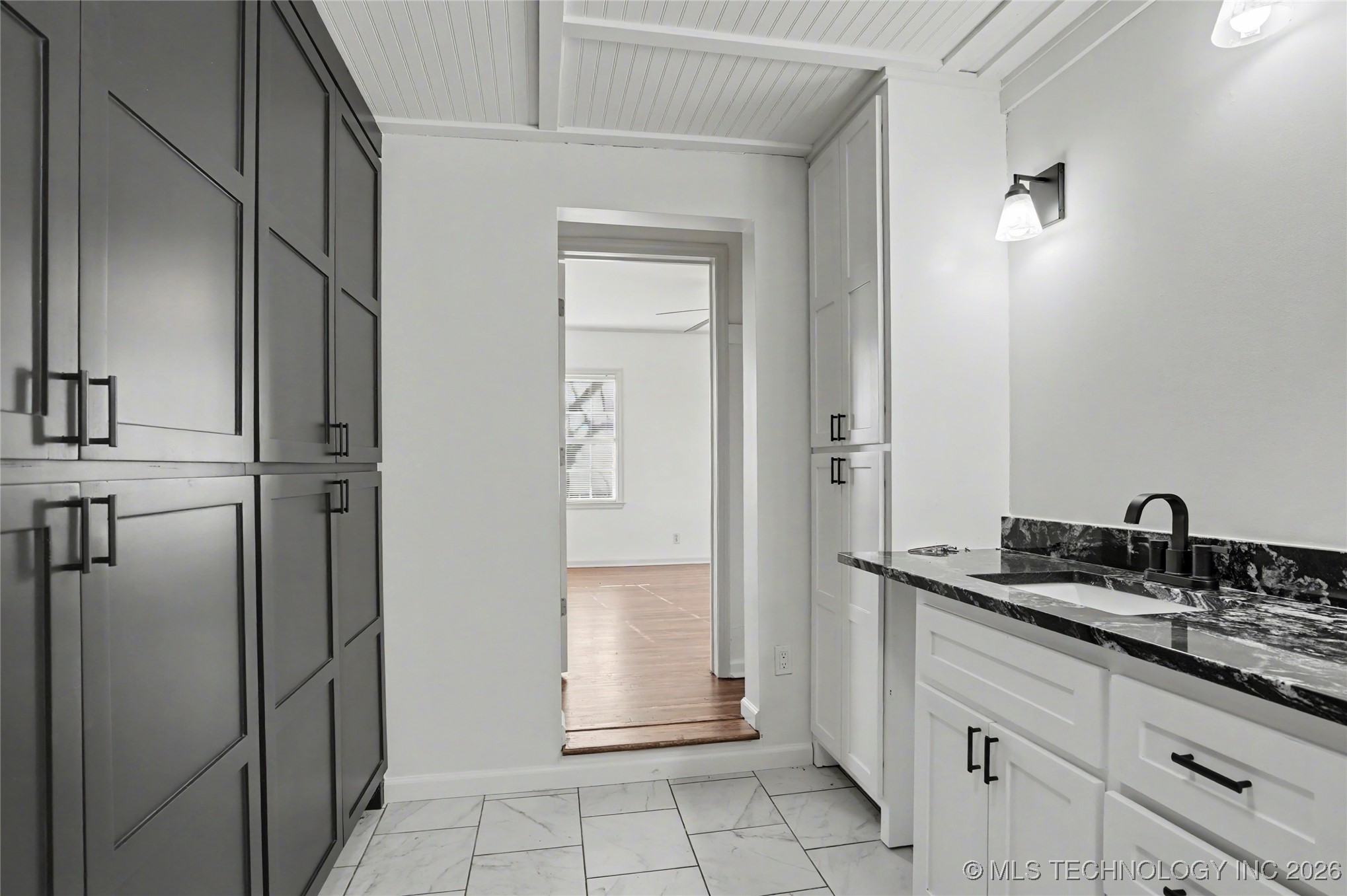 1111 S Vandalia Avenue Property Photo 28