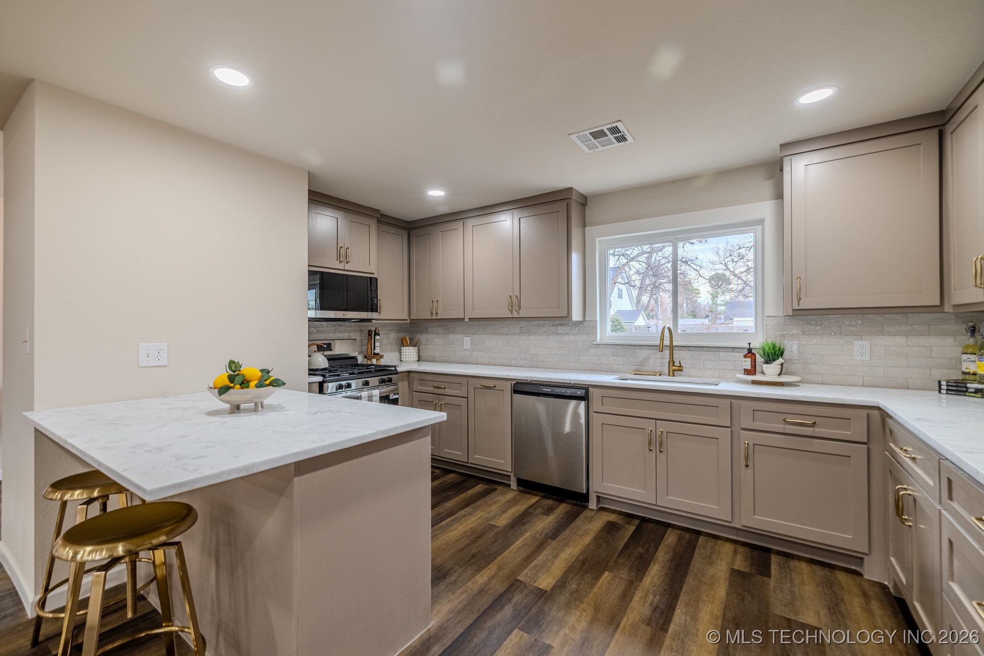 2107 E 52nd Place Property Photo 13