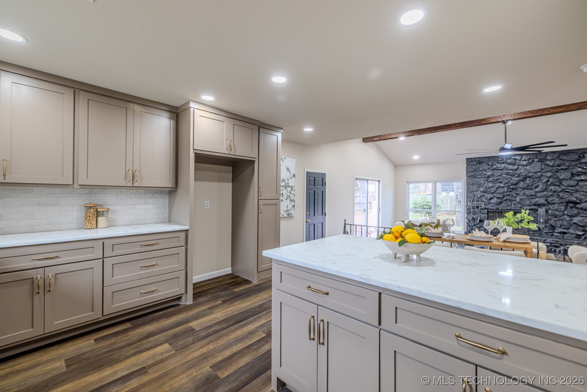 2107 E 52nd Place Property Photo 16