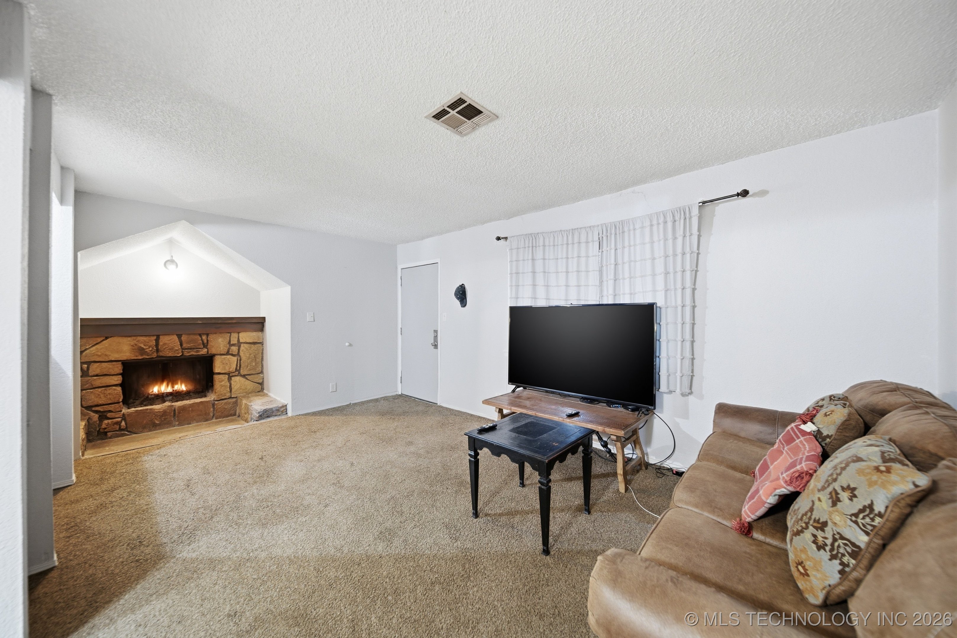 2215 E 67th Street 1511 Property Photo 6