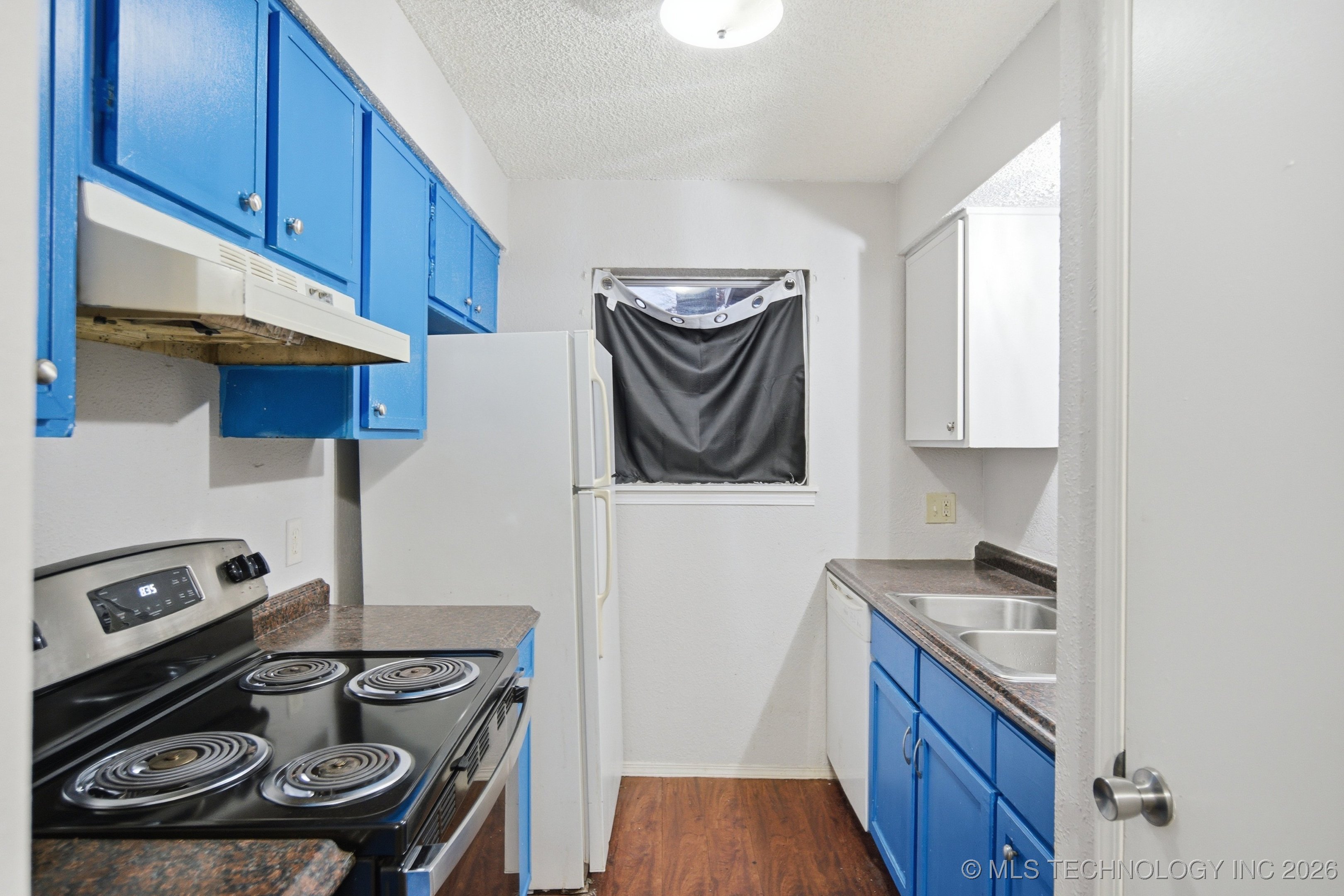 2215 E 67th Street 1511 Property Photo 9