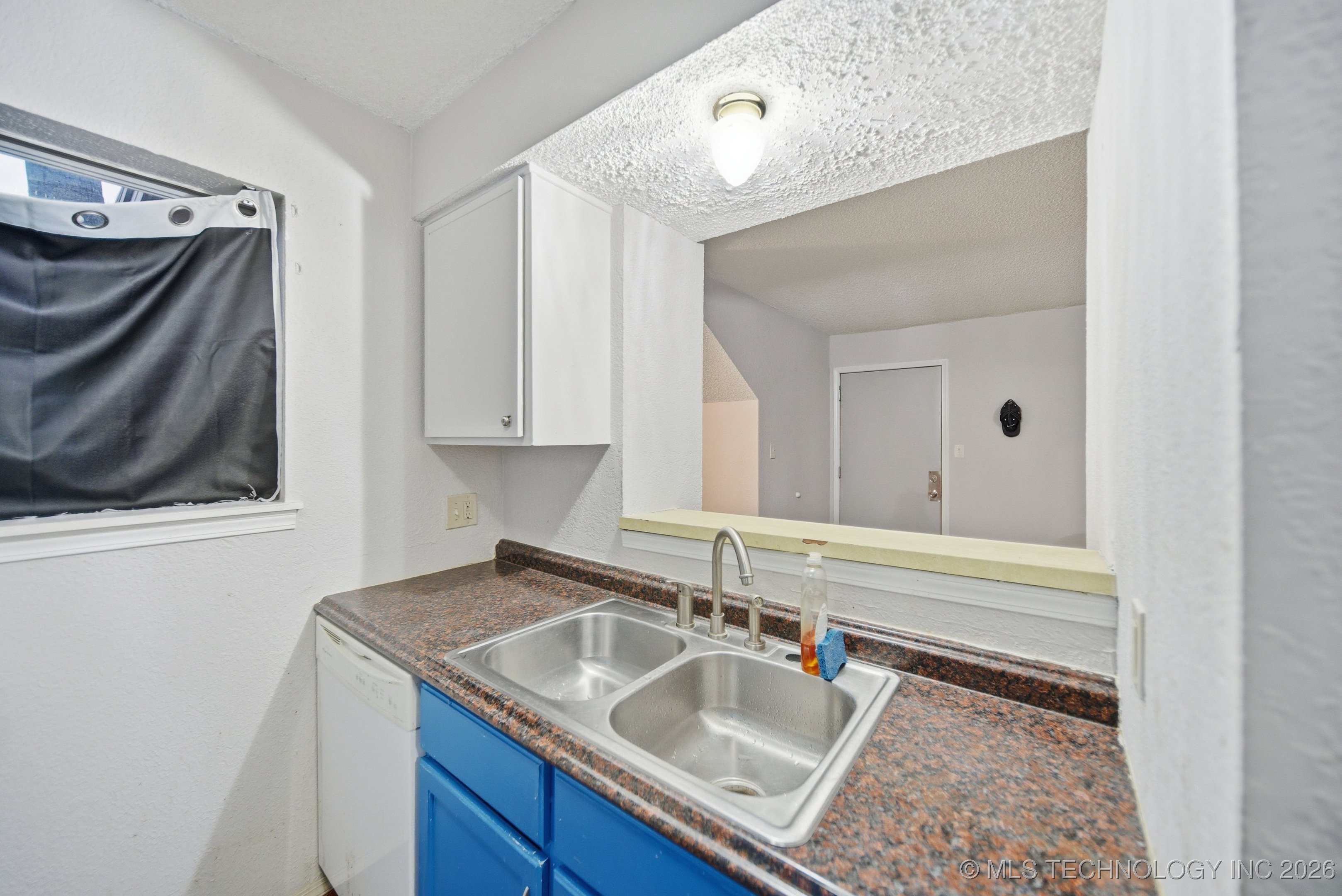 2215 E 67th Street 1511 Property Photo 10