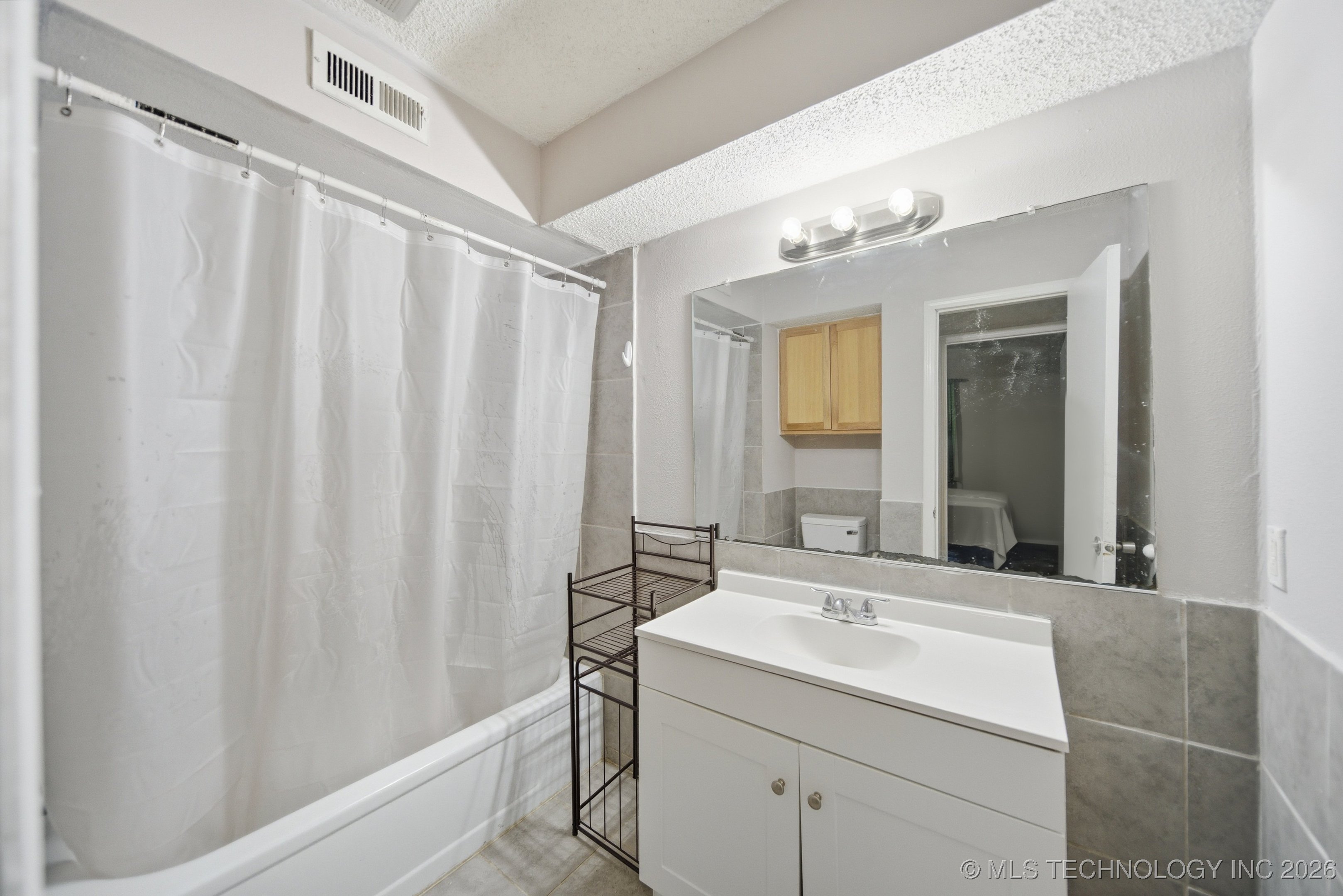 2215 E 67th Street 1511 Property Photo 12