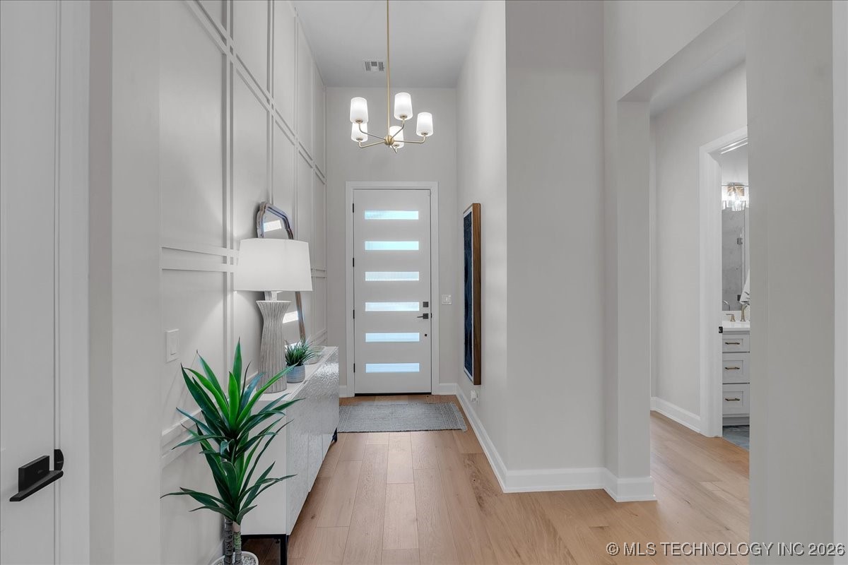 1207 N 71st Place Property Photo 3