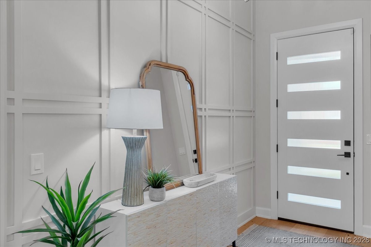 1207 N 71st Place Property Photo 4