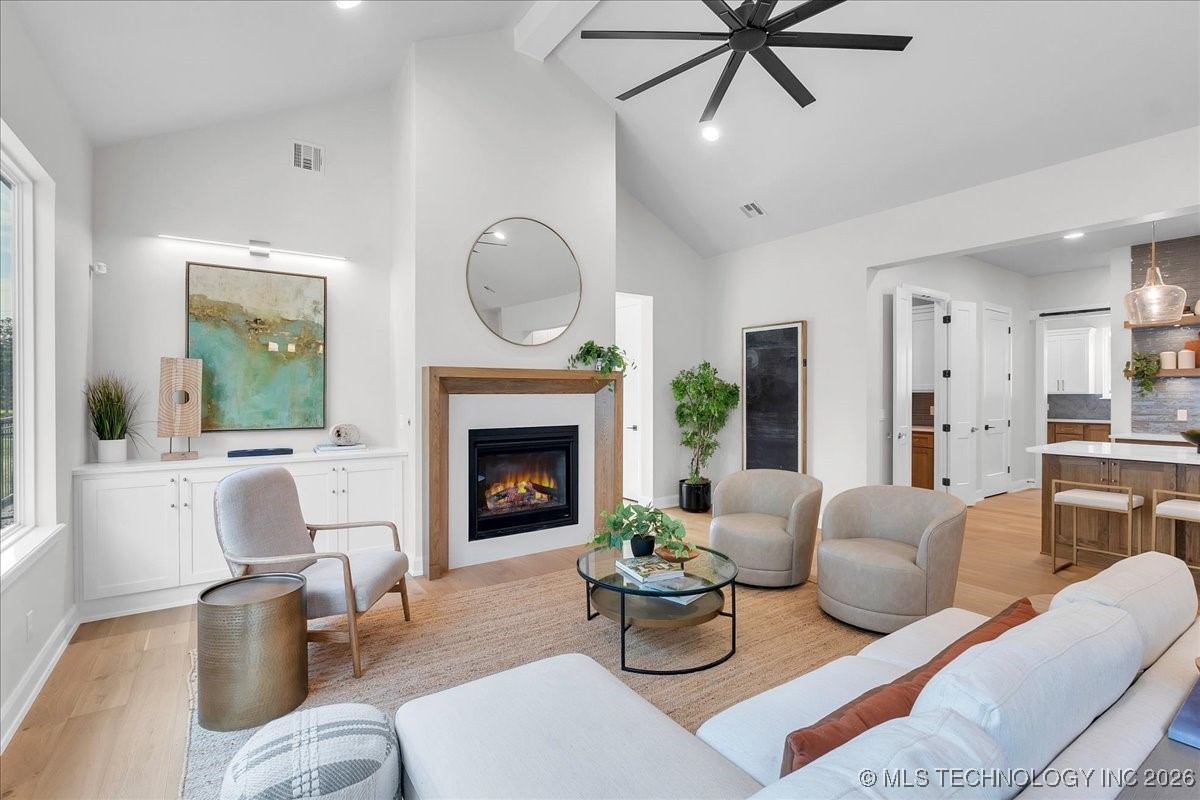 1207 N 71st Place Property Photo 6