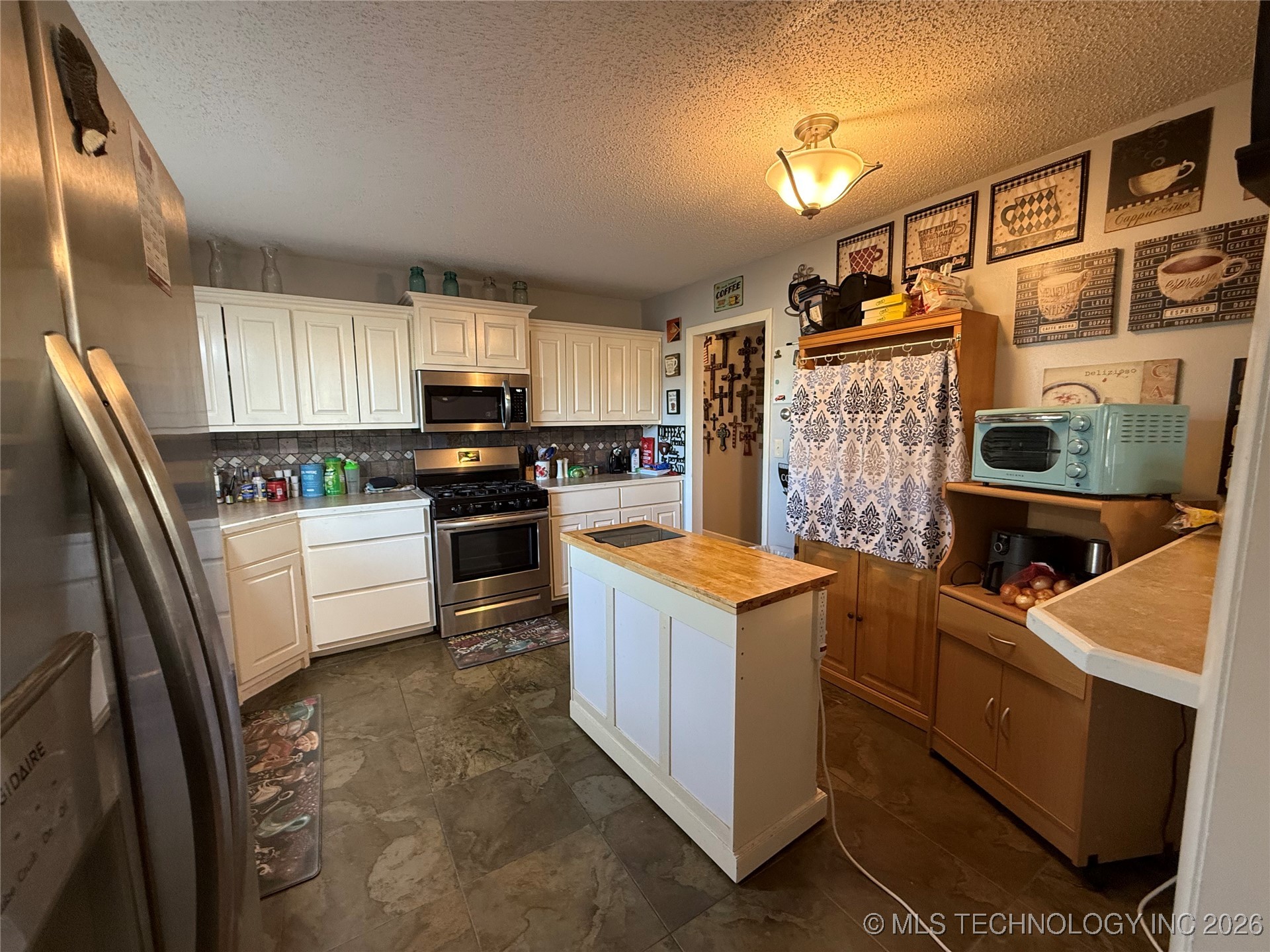 2404 Tull Avenue Property Photo 6