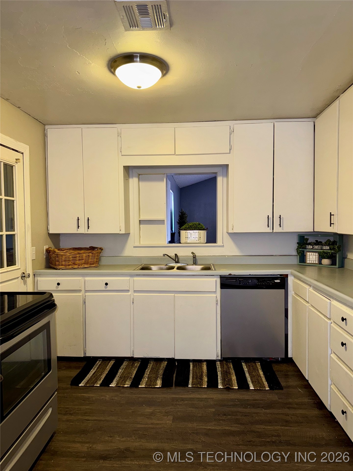 108 Maple Street Property Photo 10