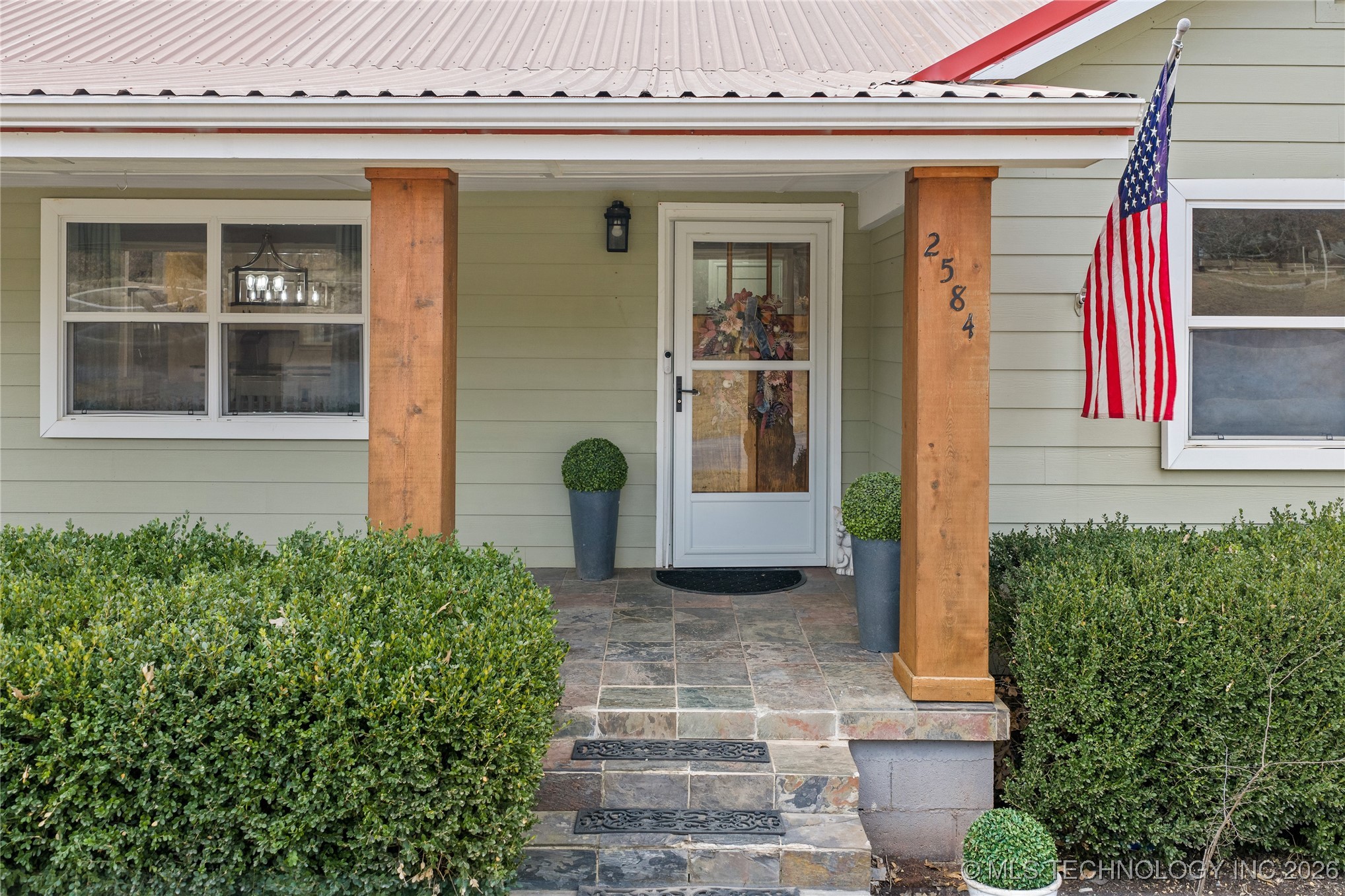 2584 Seminole Property Photo 3