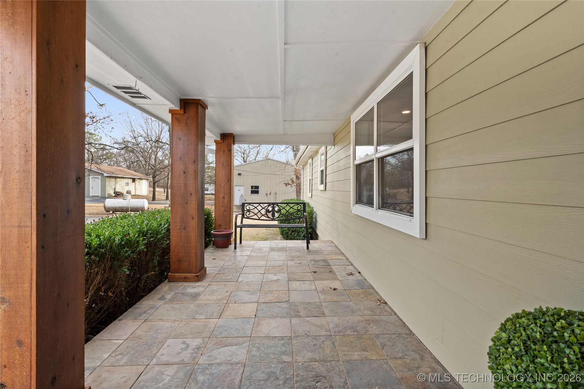 2584 Seminole Property Photo 4