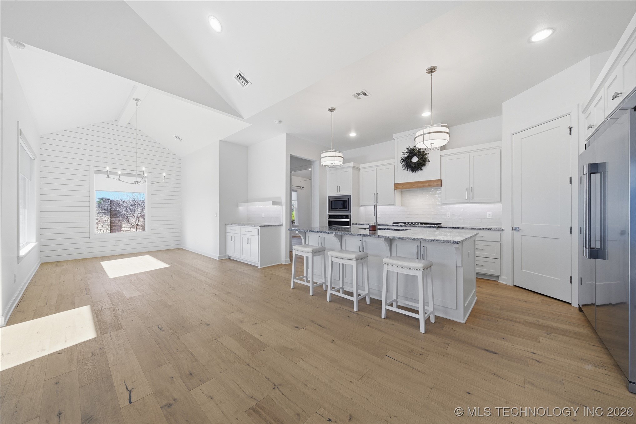 1228 W 85th Court S Property Photo 4