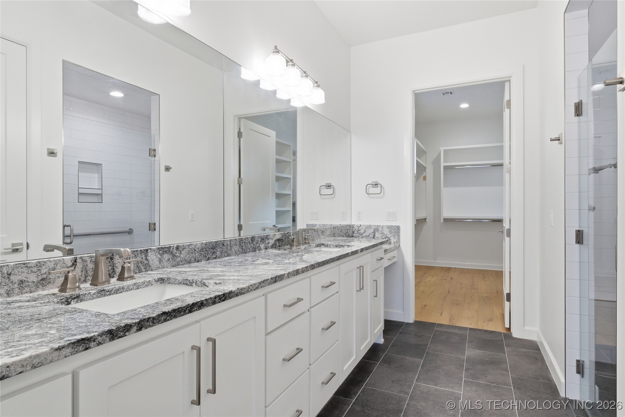 1228 W 85th Court S Property Photo 27