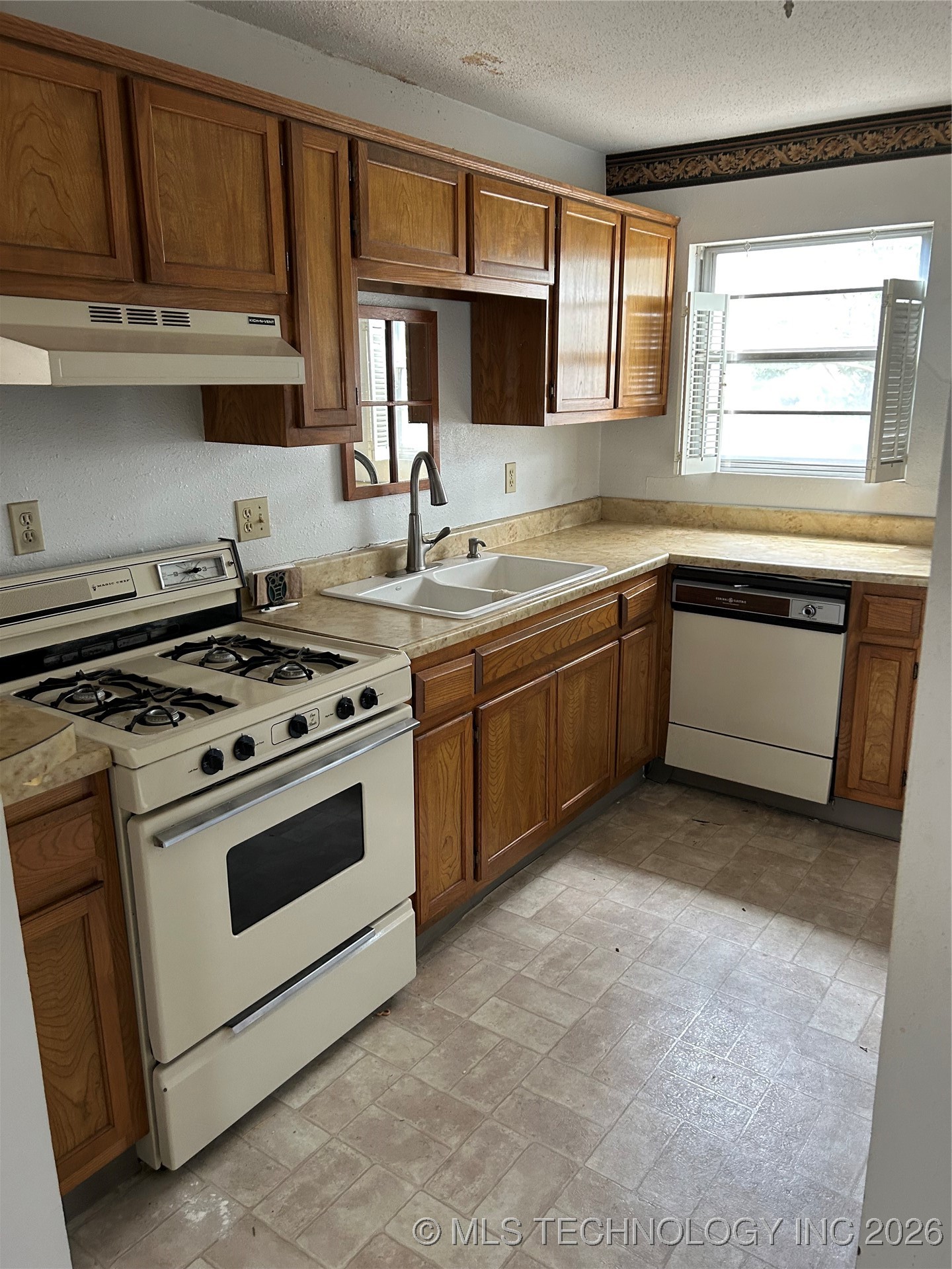 1340 E 38th Street D Property Photo 5