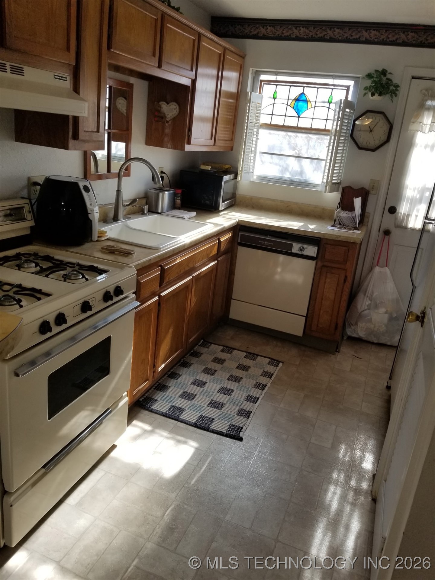 1340 E 38th Street D Property Photo 8