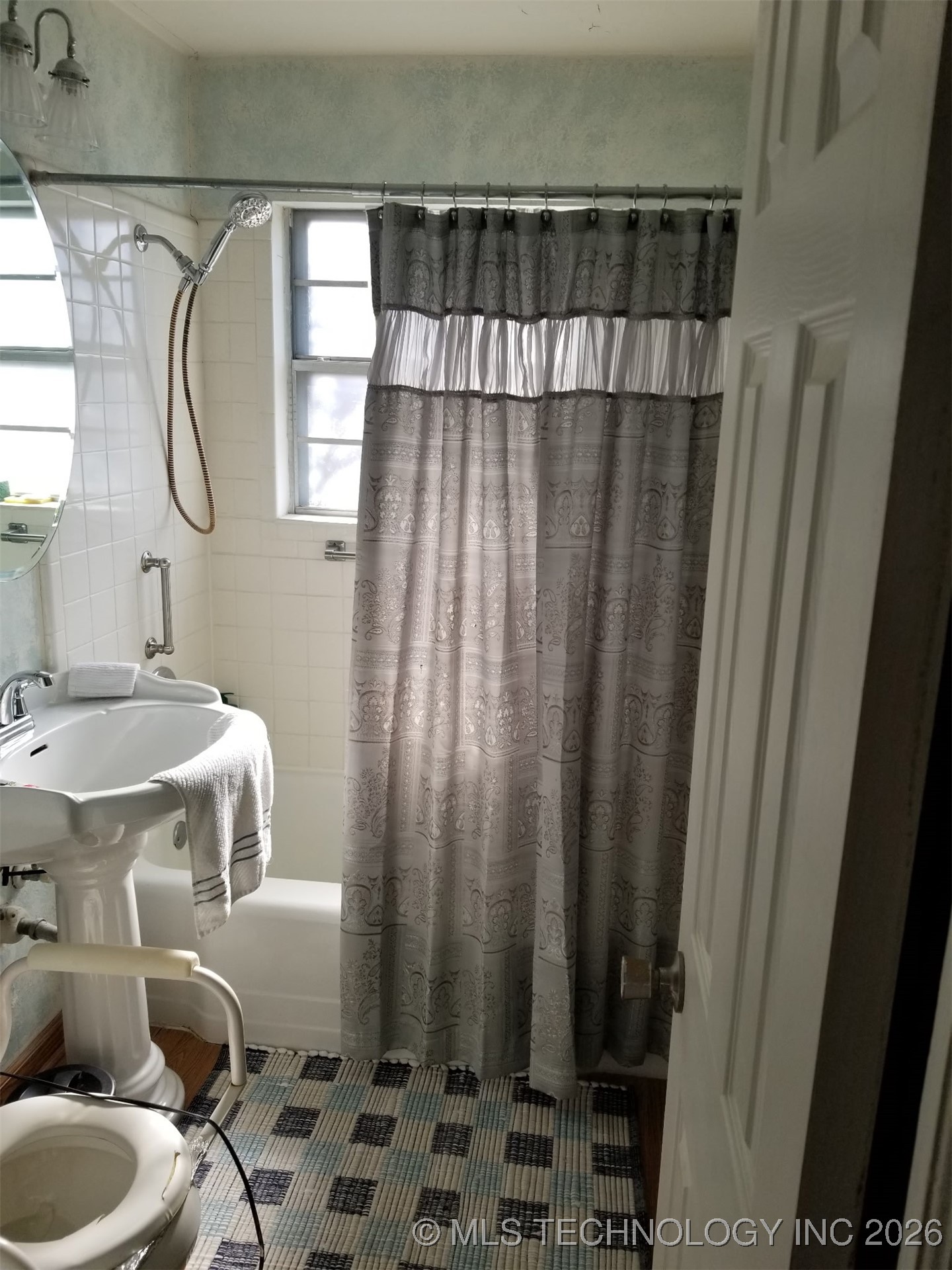 1340 E 38th Street D Property Photo 9