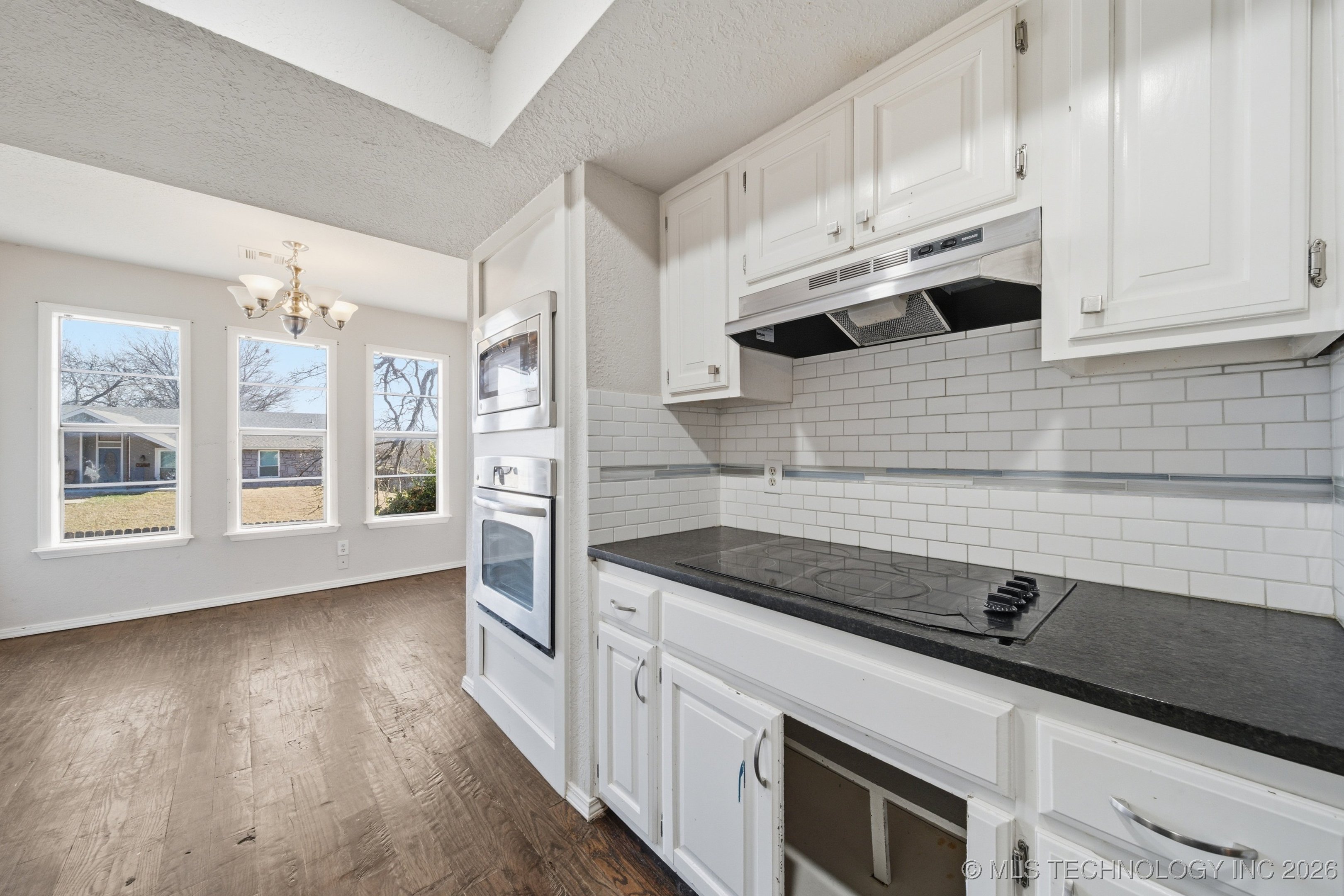 2806 W 70th Street Property Photo 12