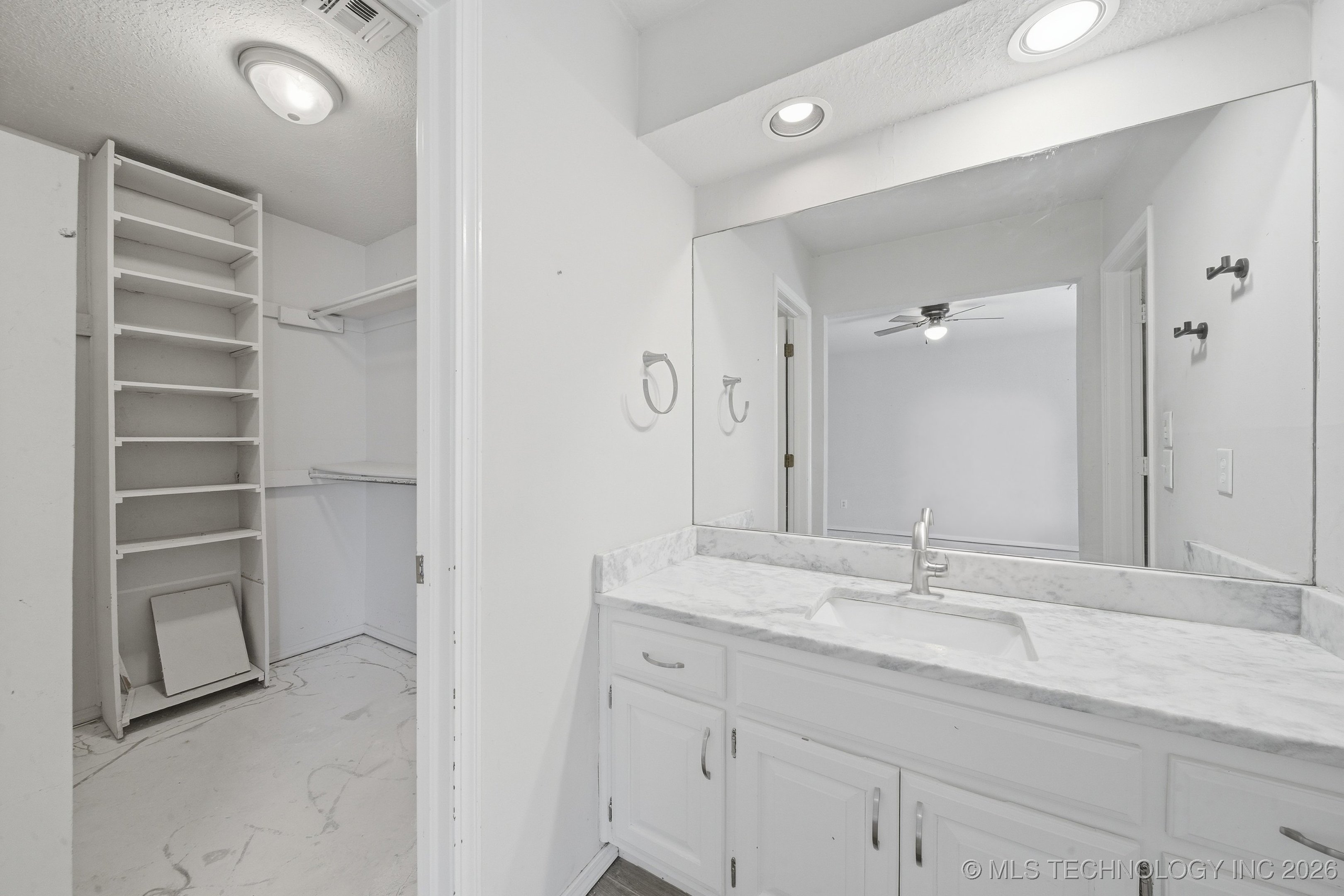 2806 W 70th Street Property Photo 22