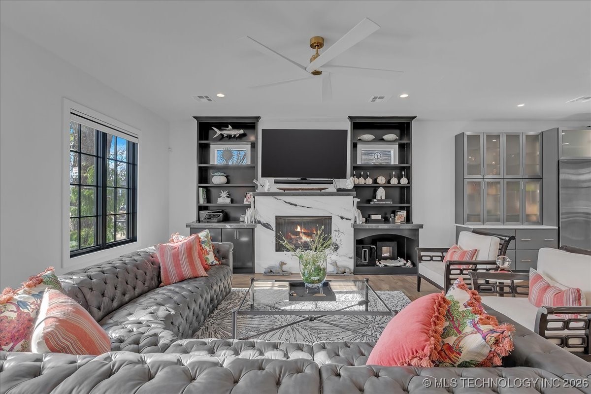 129 E 34th Street S Property Photo 9