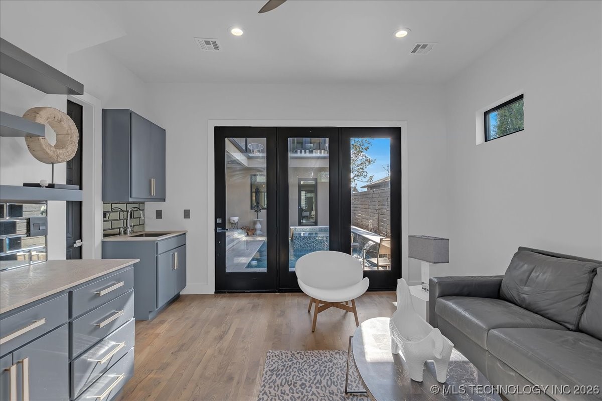 129 E 34th Street S Property Photo 86