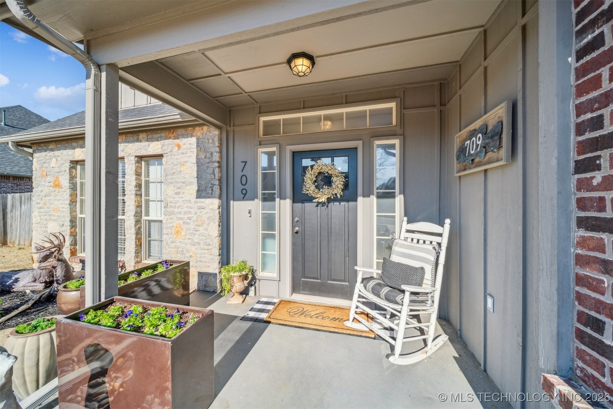 709 W 40th Street S Property Photo 4