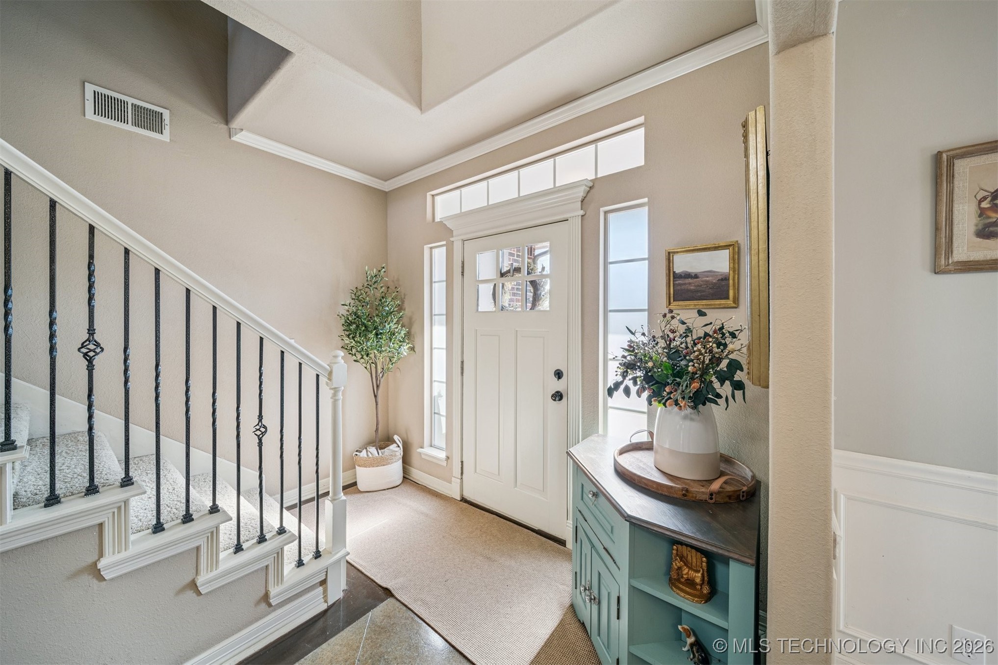 709 W 40th Street S Property Photo 5