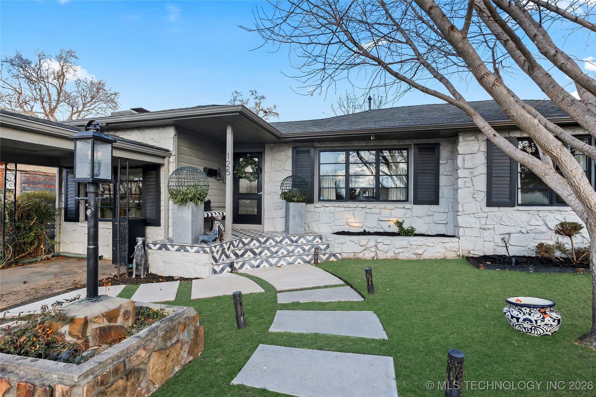 125 E 34th Street Property Photo 1