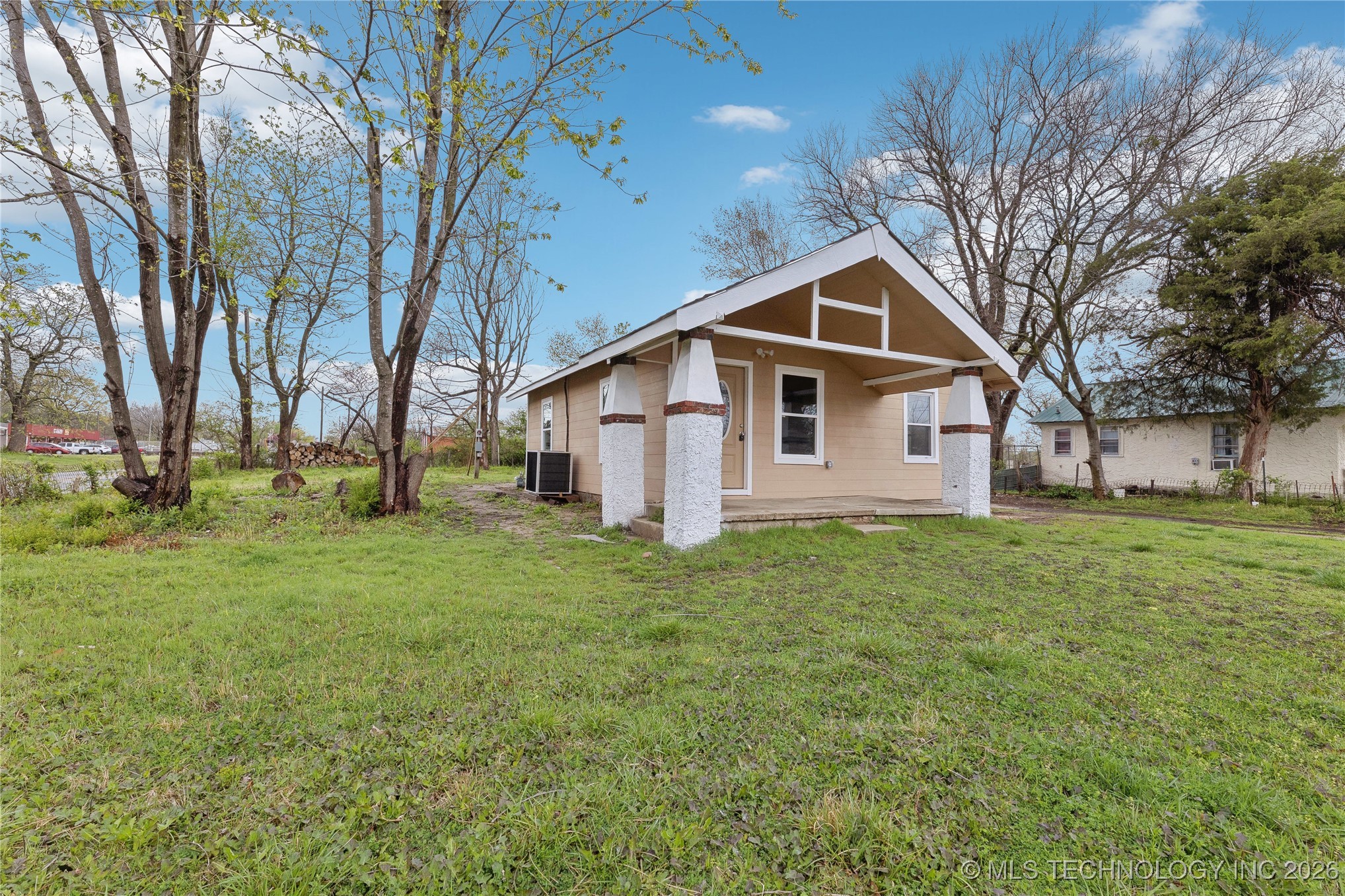 825 S L Street Property Photo 3