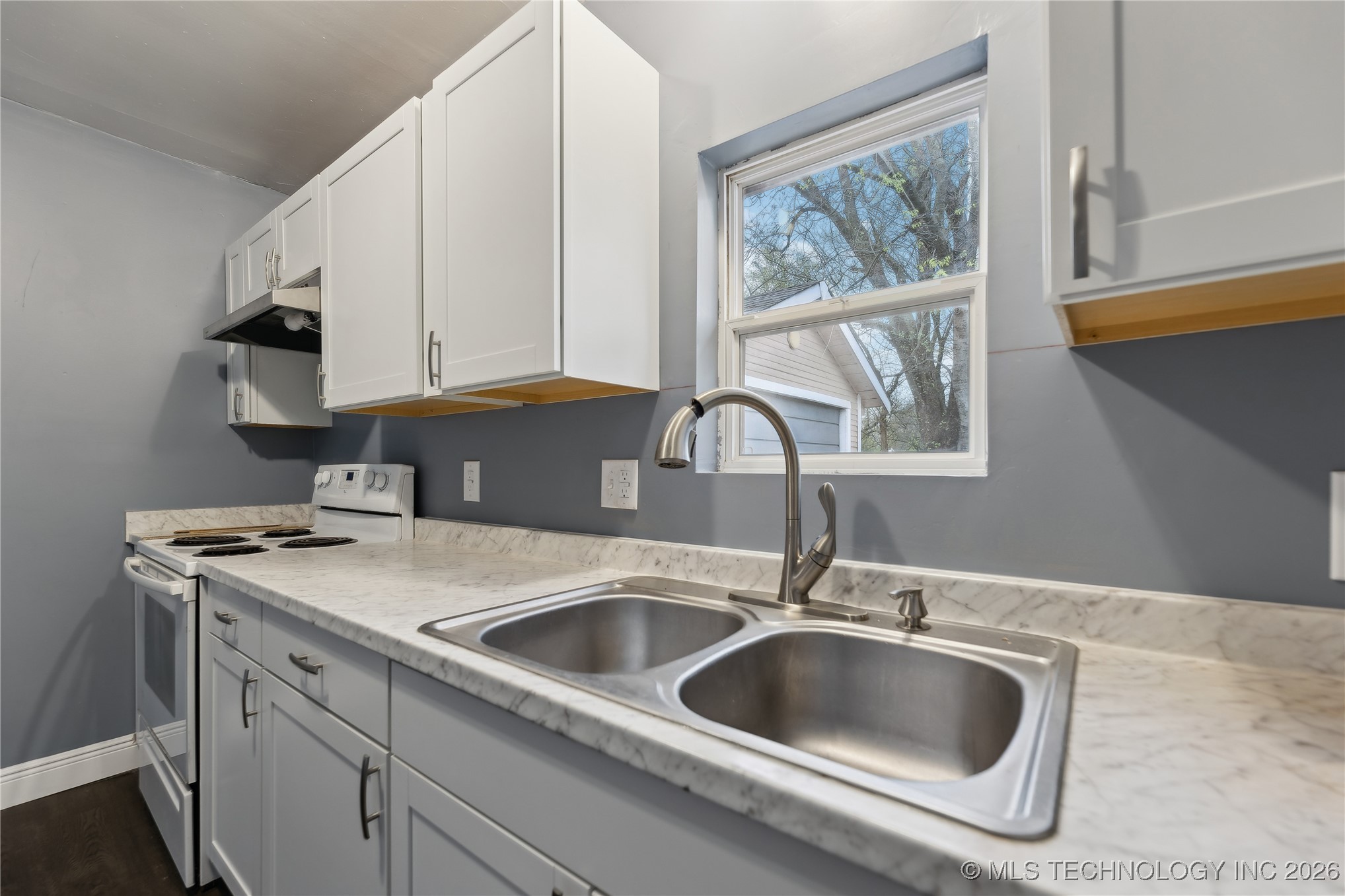 825 S L Street Property Photo 8