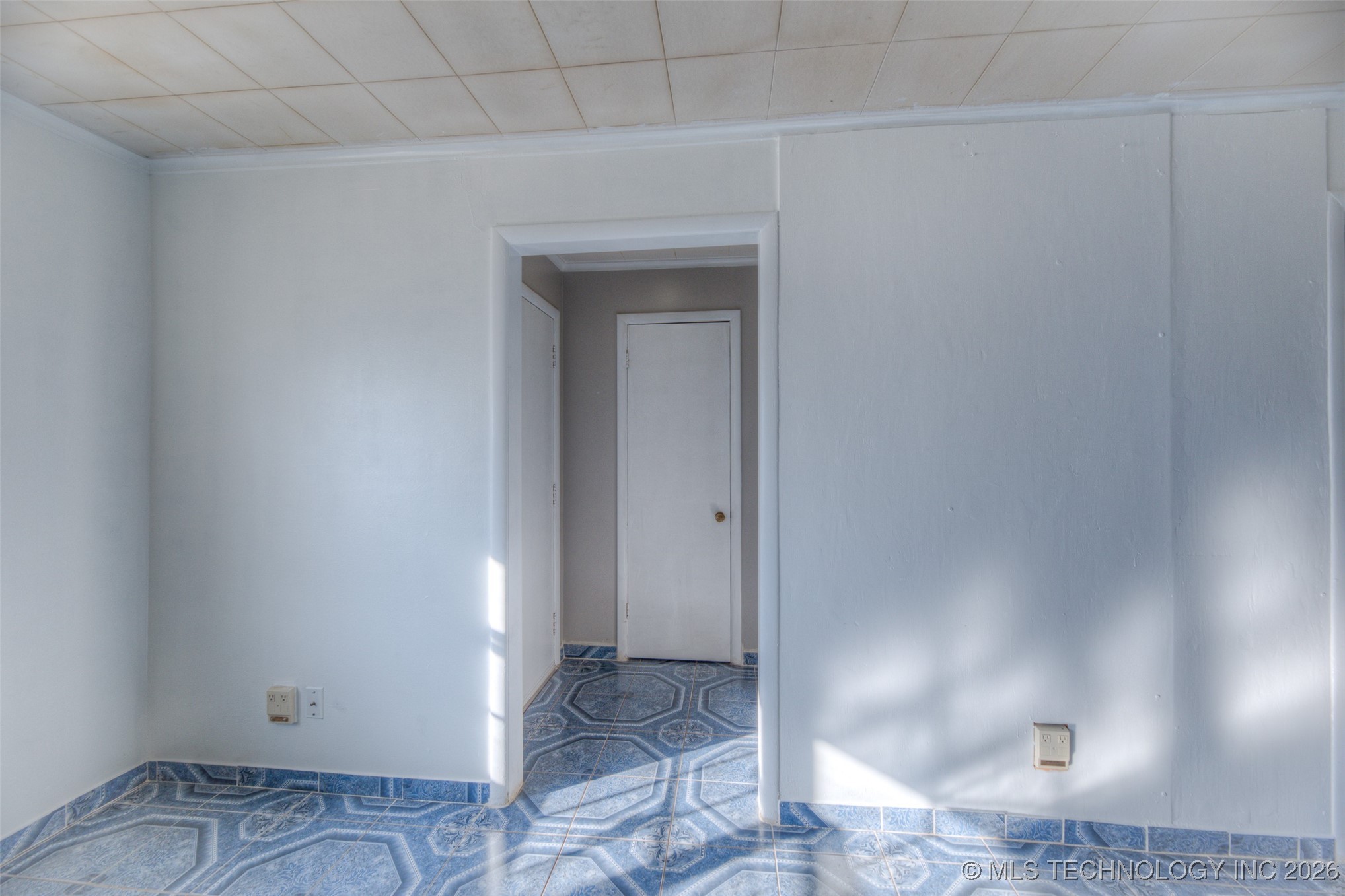 14205 E 11th Street Property Photo 5