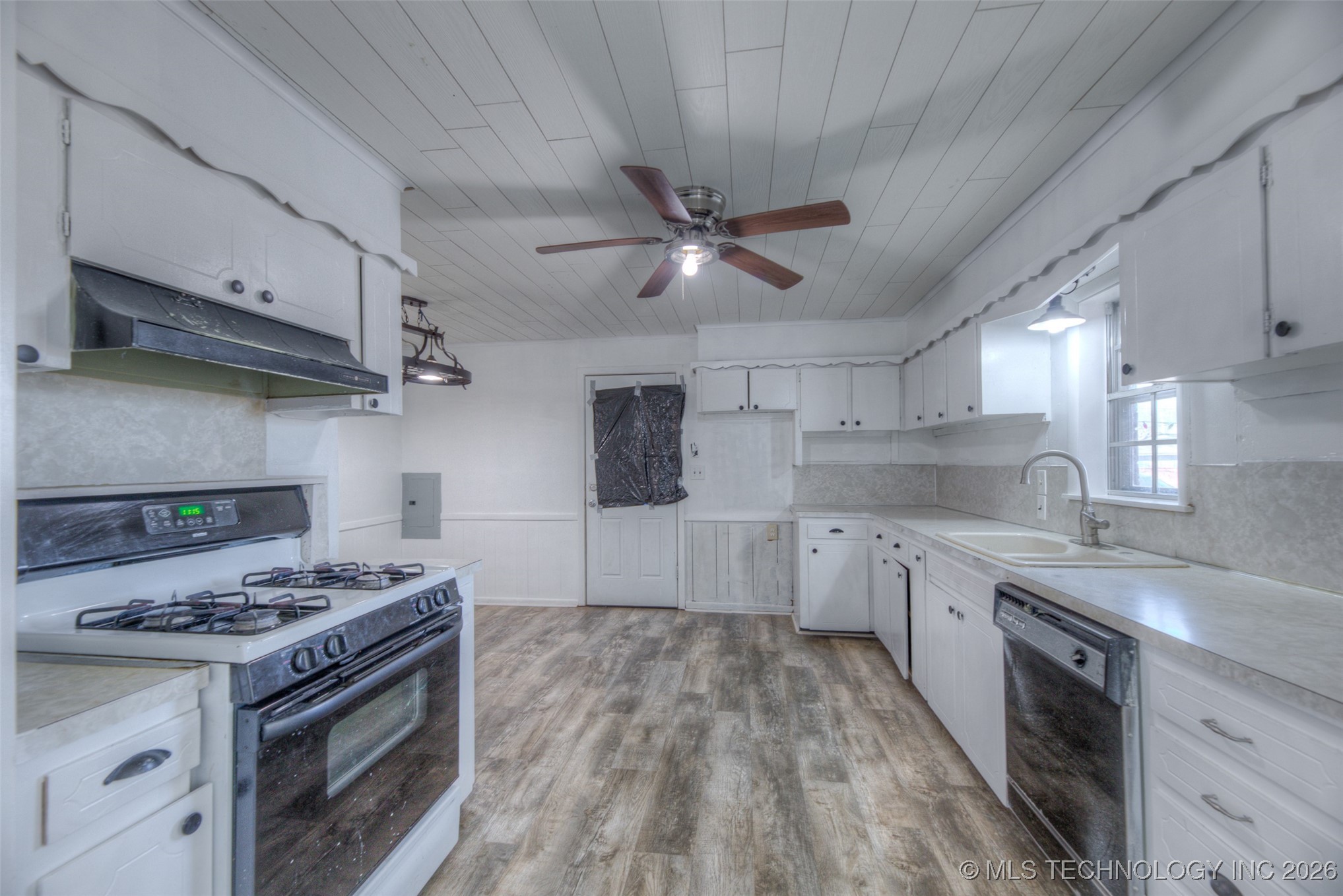 14205 E 11th Street Property Photo 11