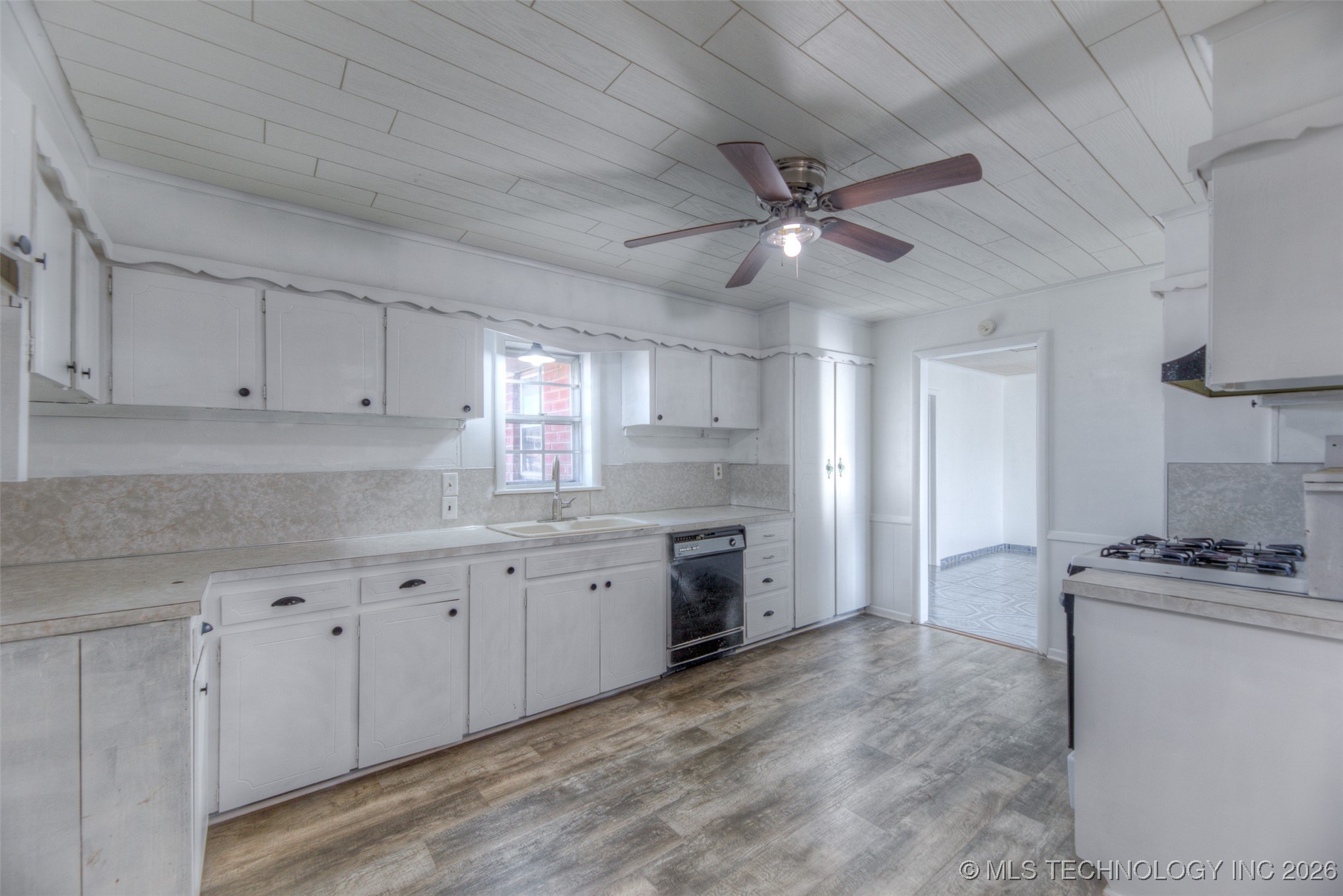 14205 E 11th Street Property Photo 12