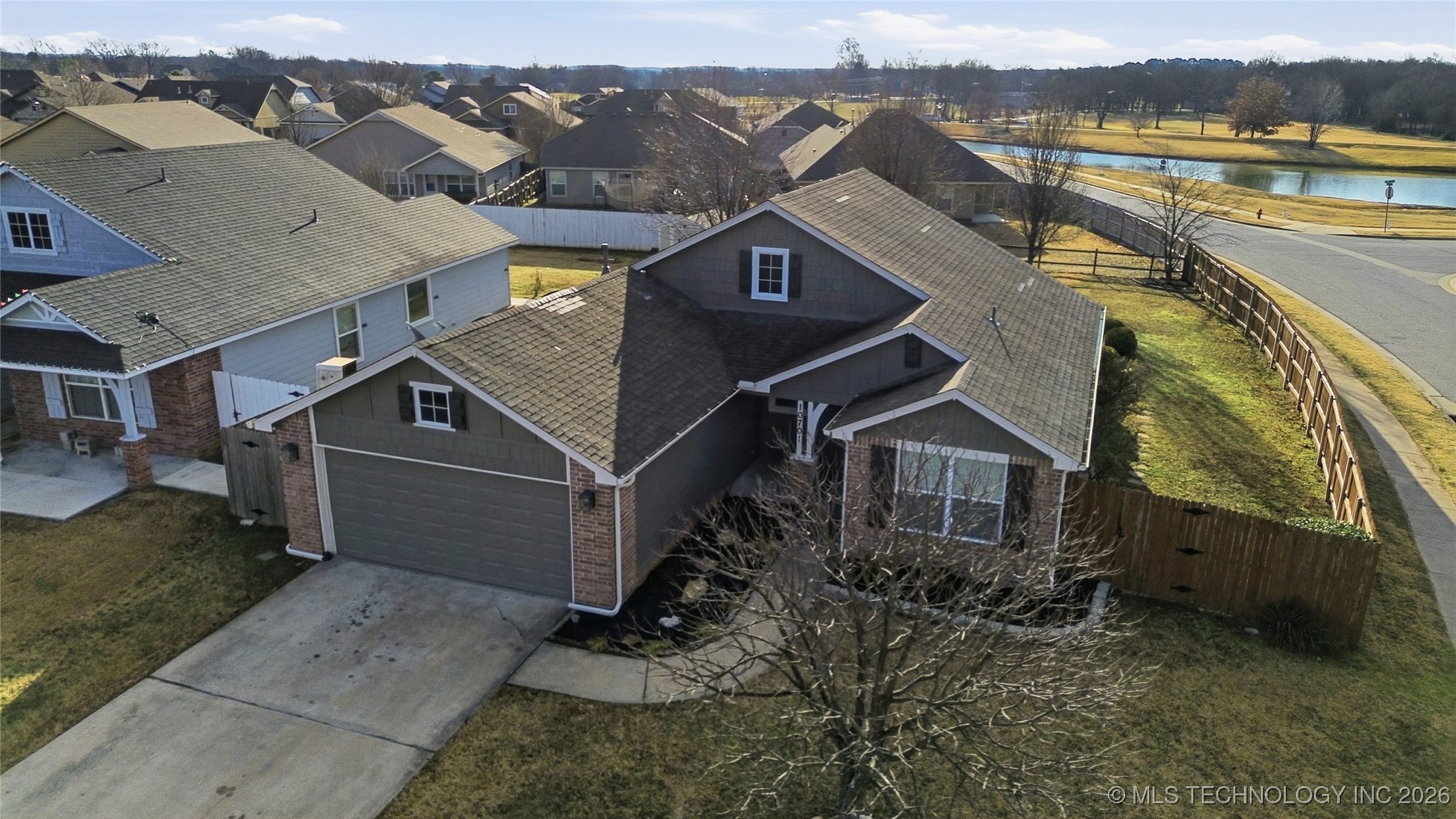 10701 N 152nd Avenue Property Photo 2