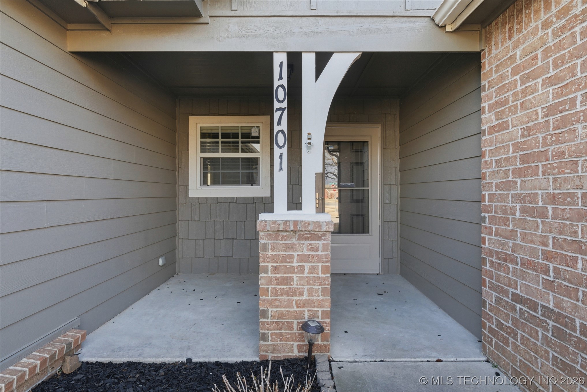 10701 N 152nd Avenue Property Photo 5