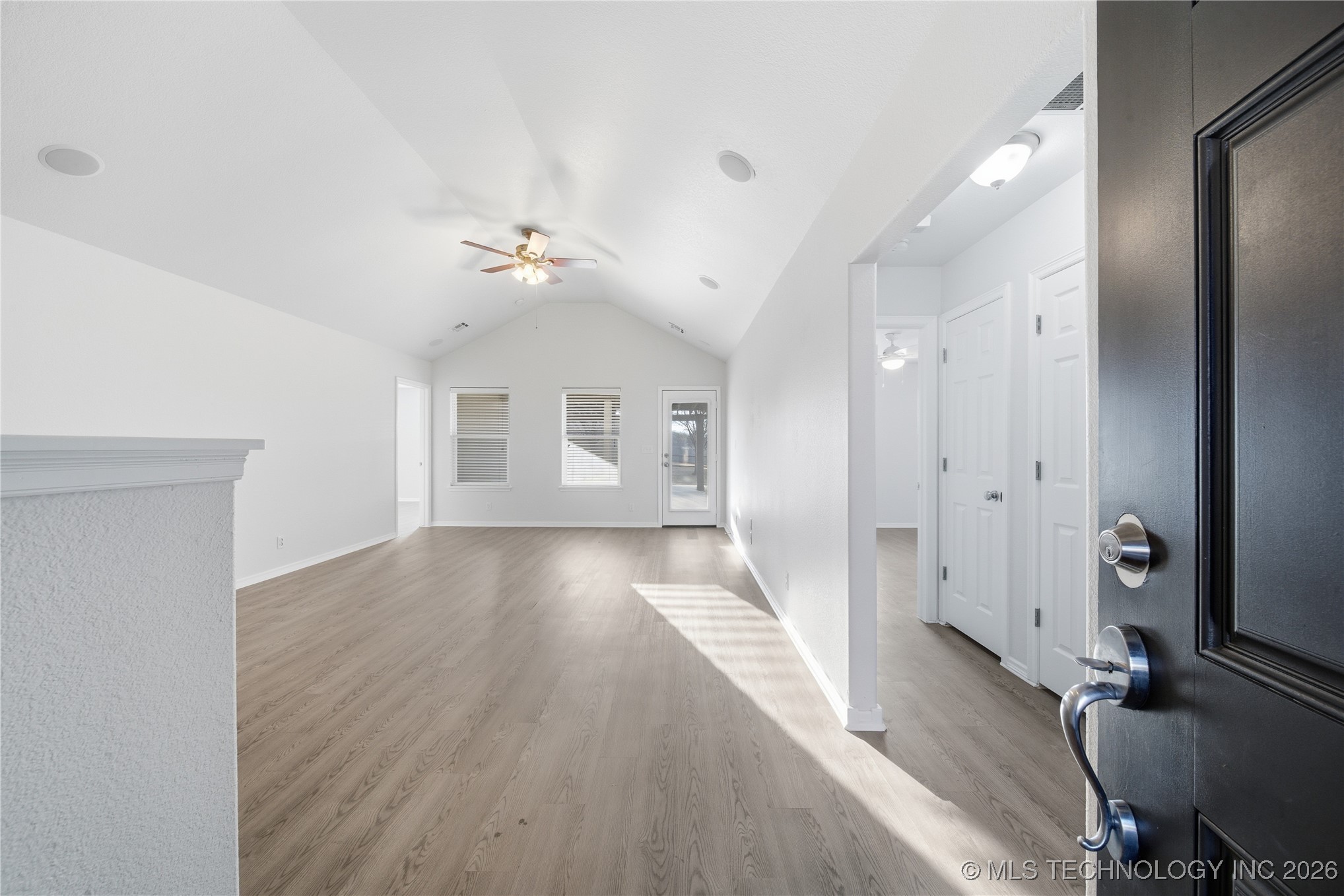 10701 N 152nd Avenue Property Photo 6