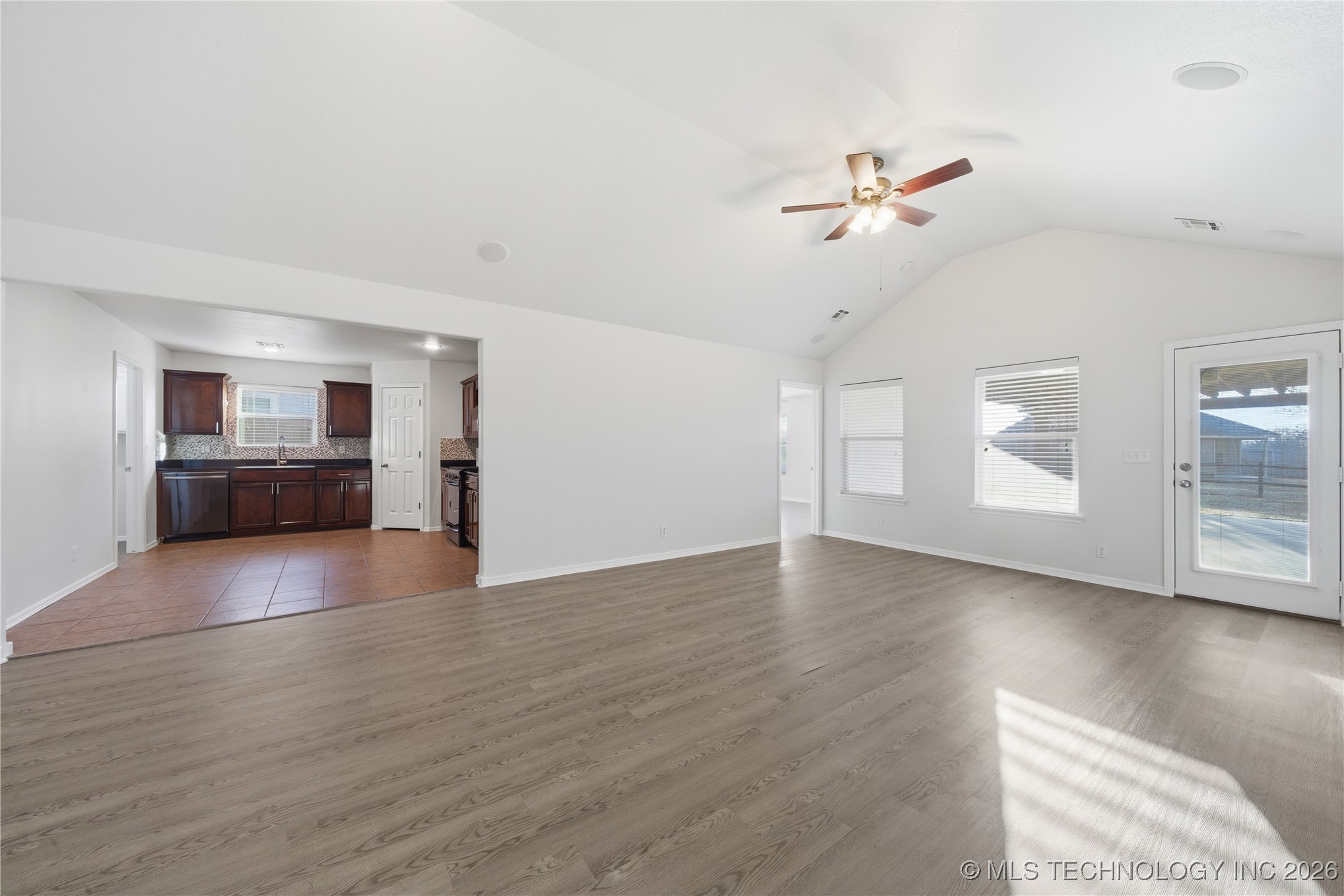 10701 N 152nd Avenue Property Photo 7