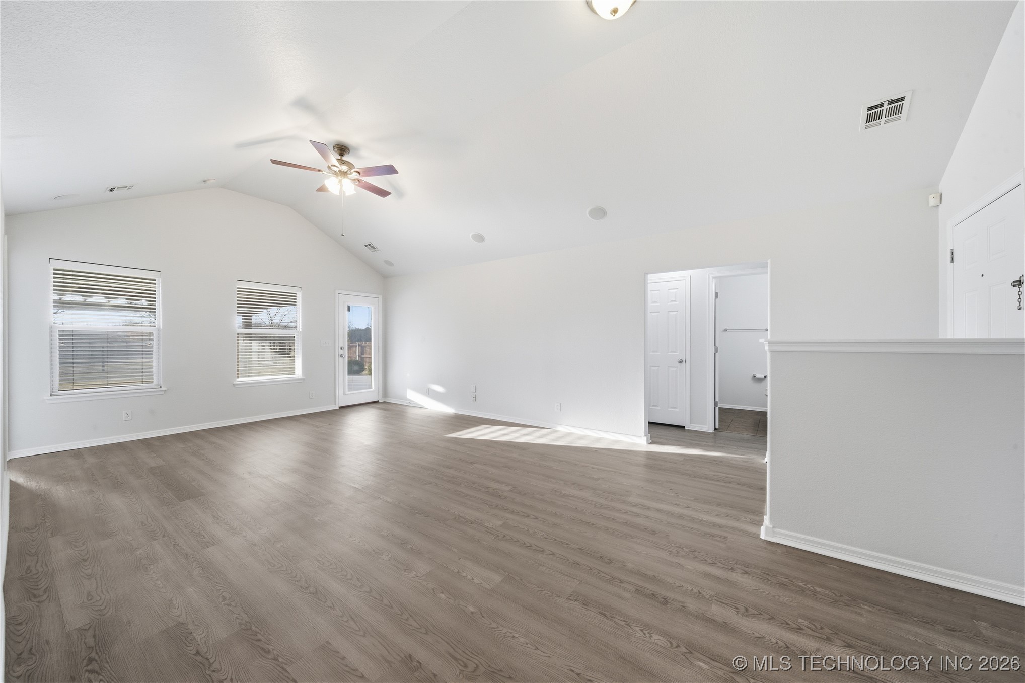 10701 N 152nd Avenue Property Photo 9