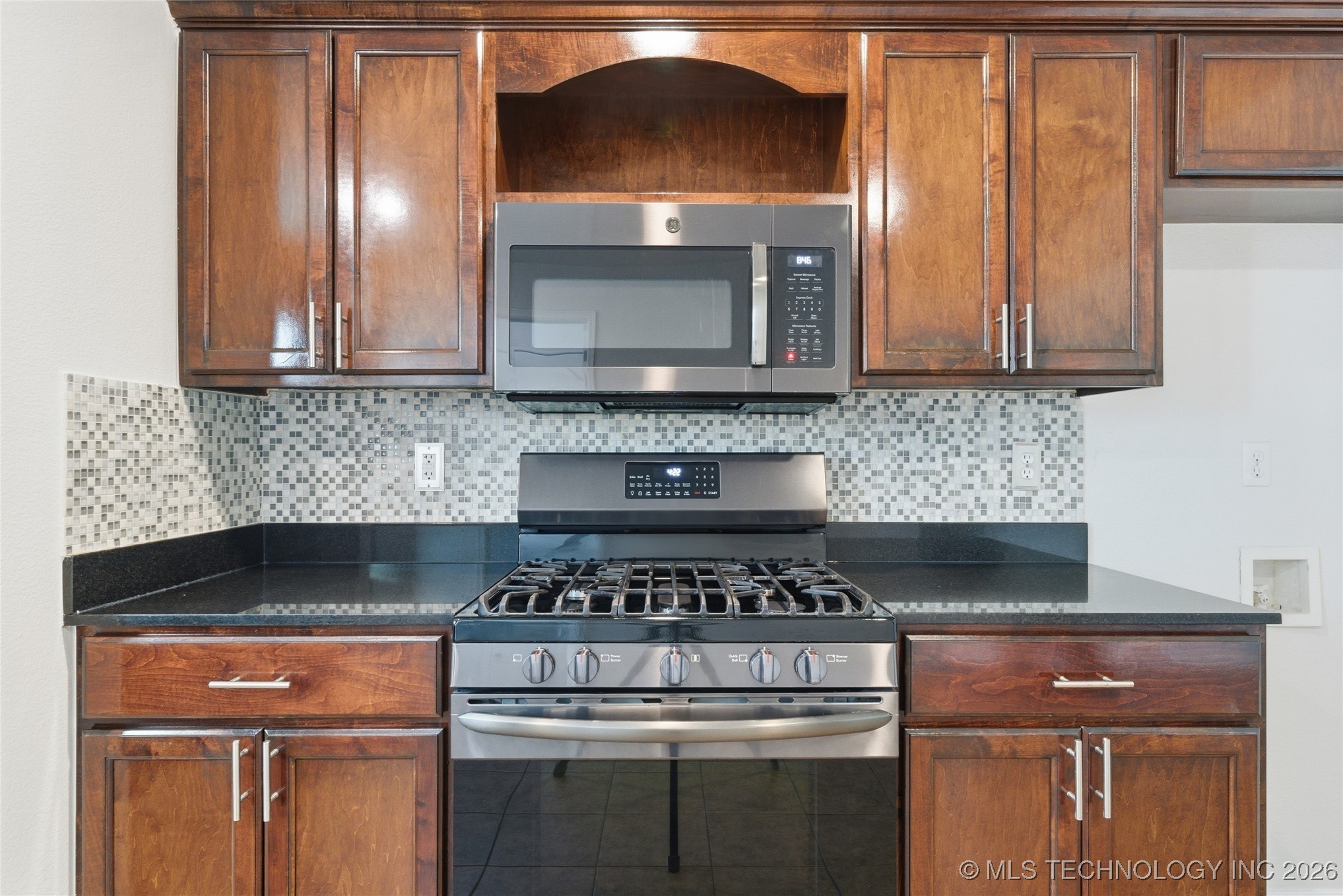 10701 N 152nd Avenue Property Photo 13