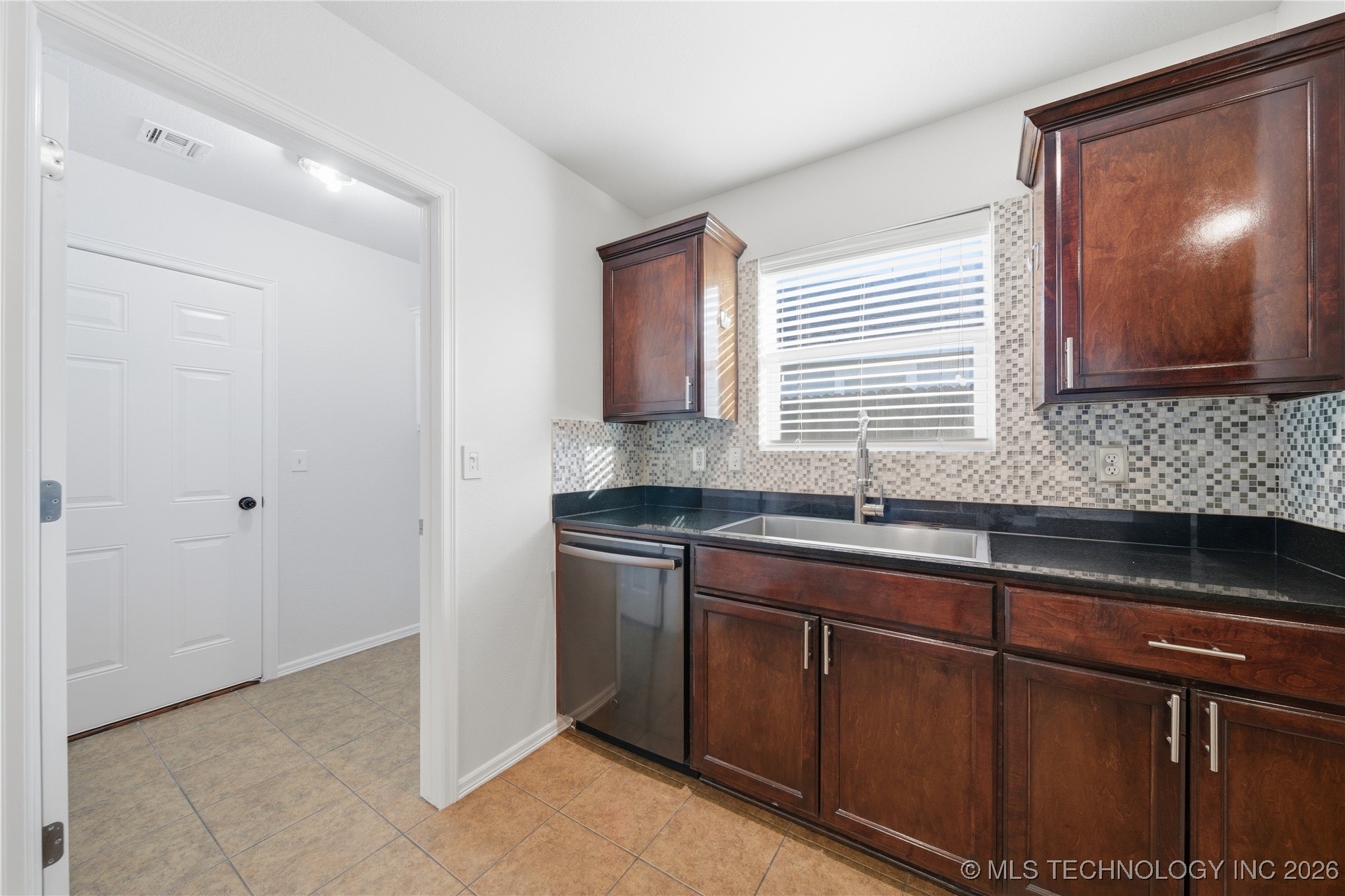 10701 N 152nd Avenue Property Photo 16