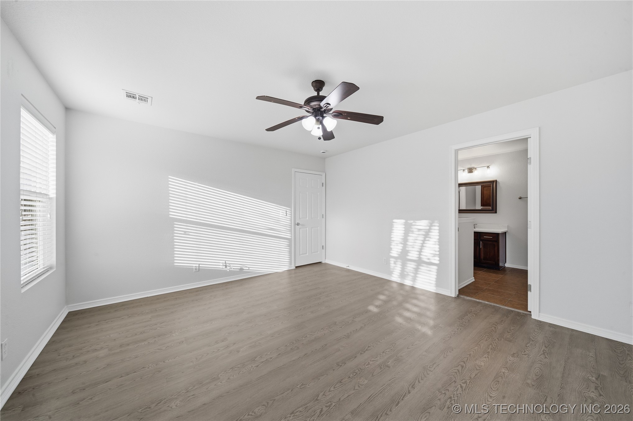 10701 N 152nd Avenue Property Photo 19