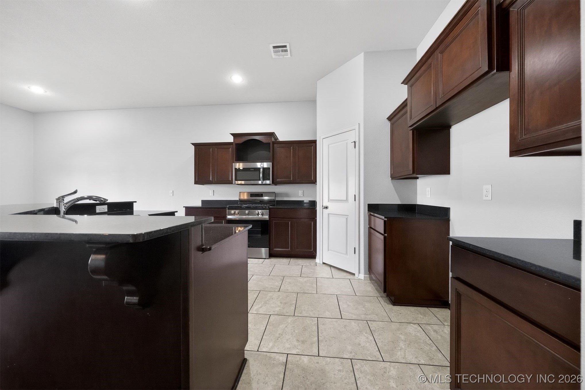 17503 E 44th Place S Property Photo 6