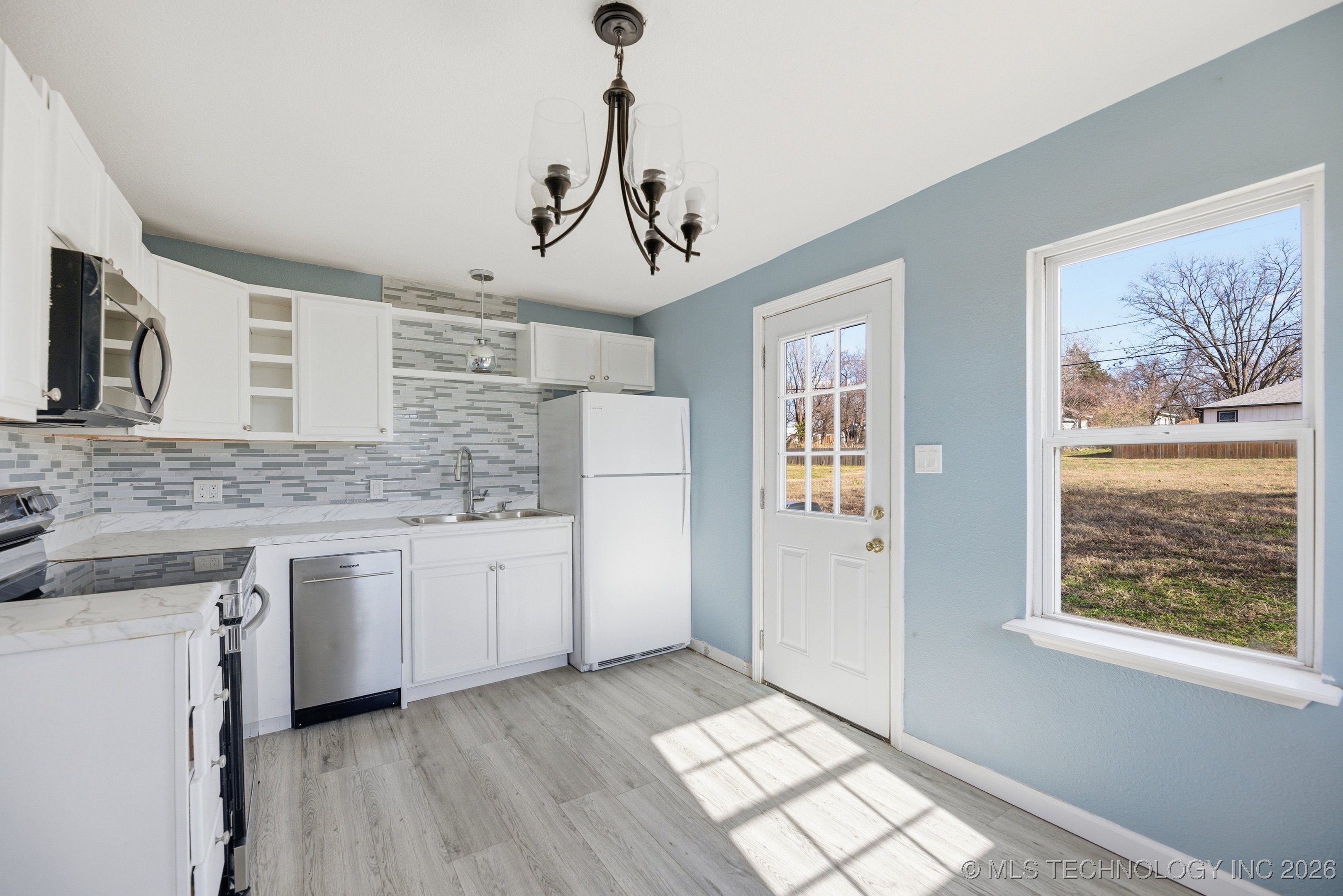 1001 S Chestnut Street Property Photo 5