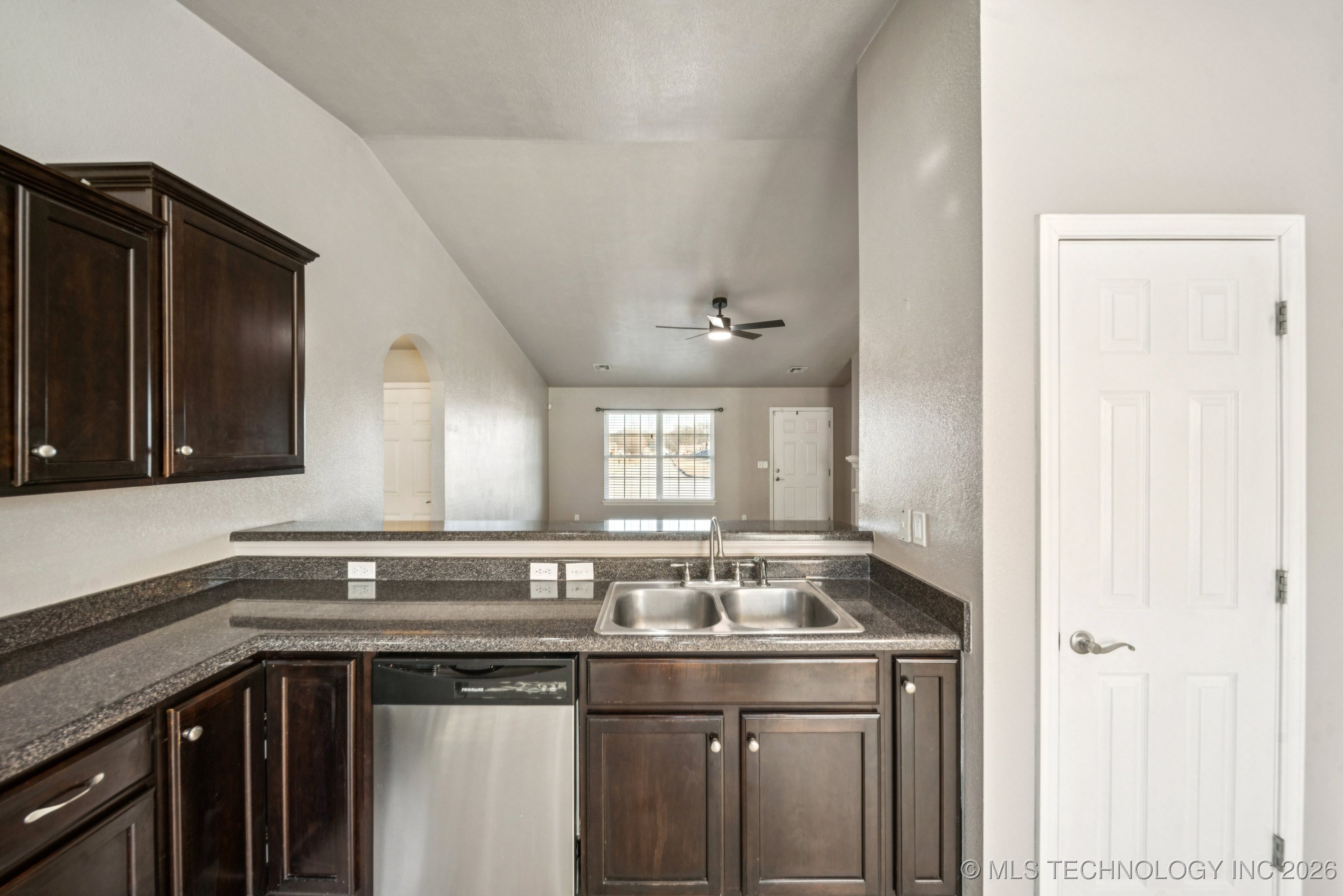 8654 S 262nd East Avenue Property Photo 11