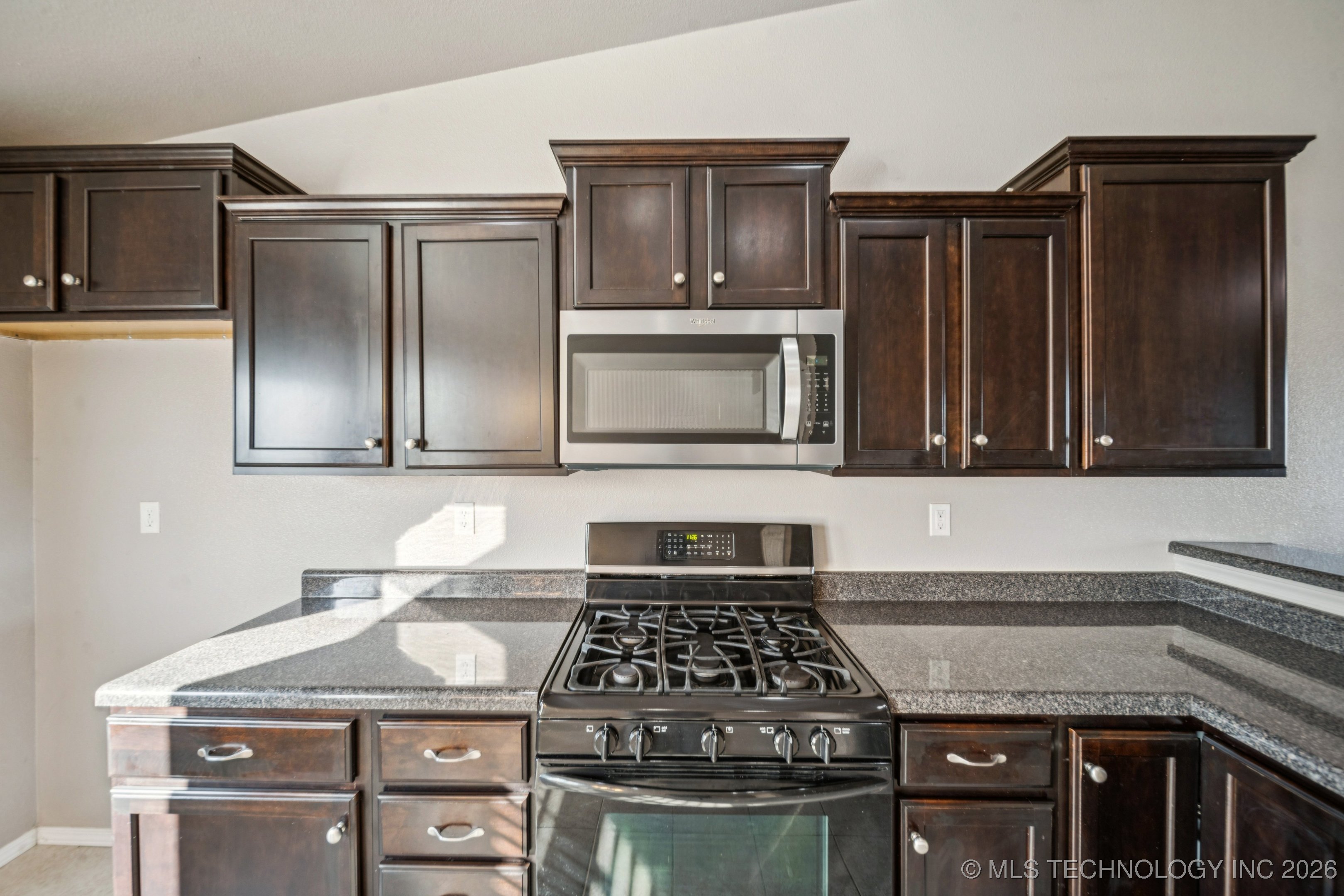 8654 S 262nd East Avenue Property Photo 12